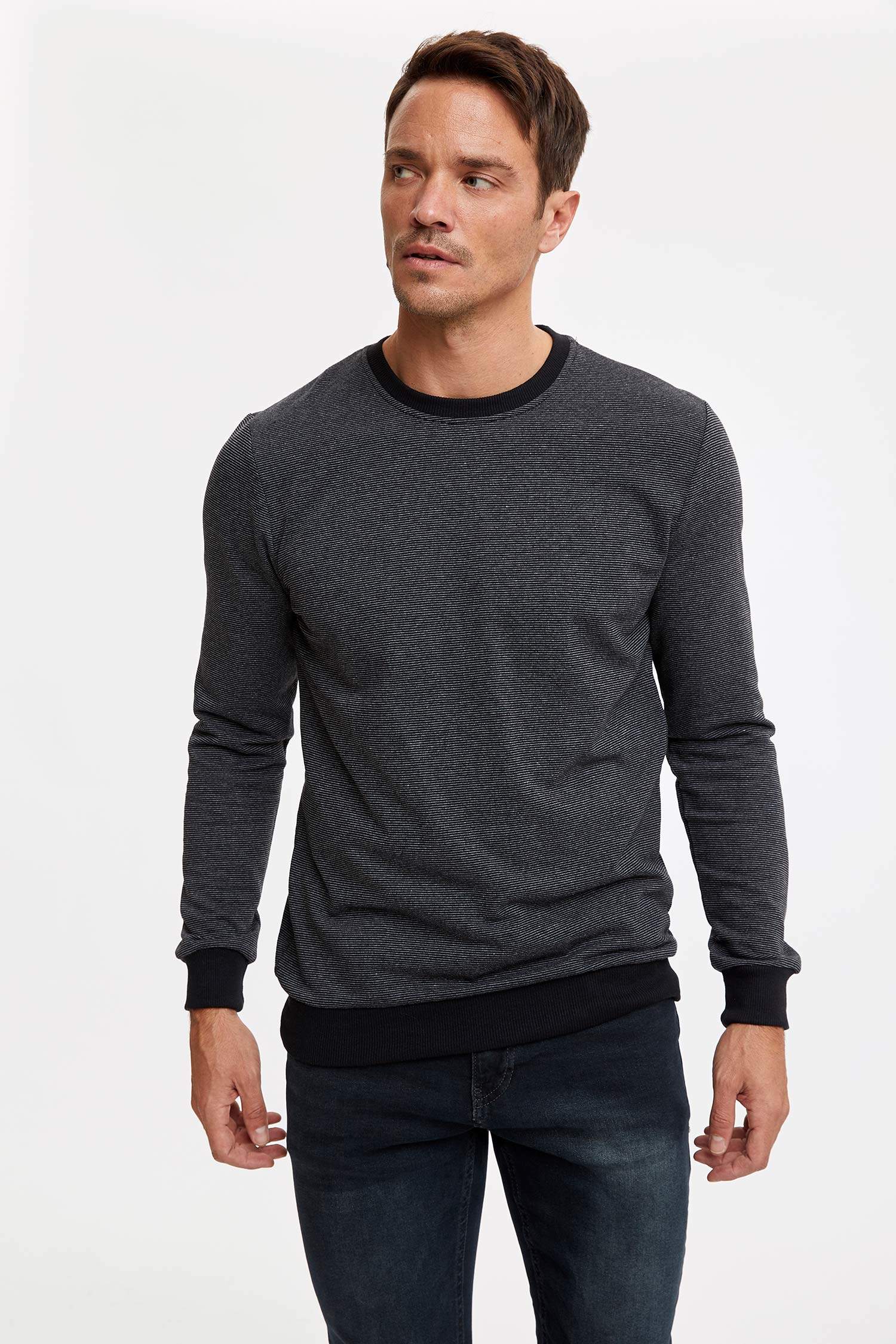 Black MAN Crew Neck Regular Fit Sweatshirt 1525600 | DeFacto