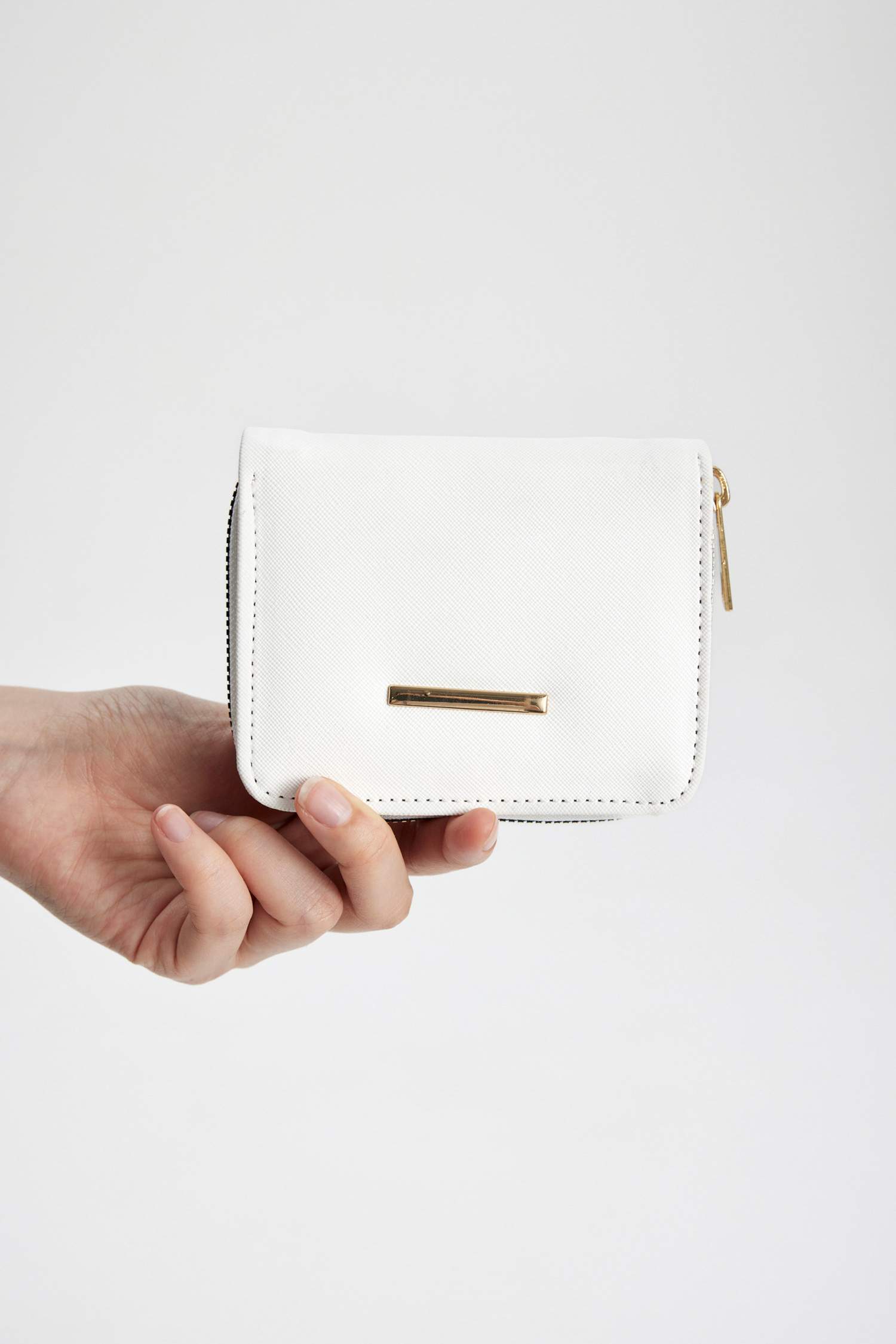 محفظة جلد صناعي