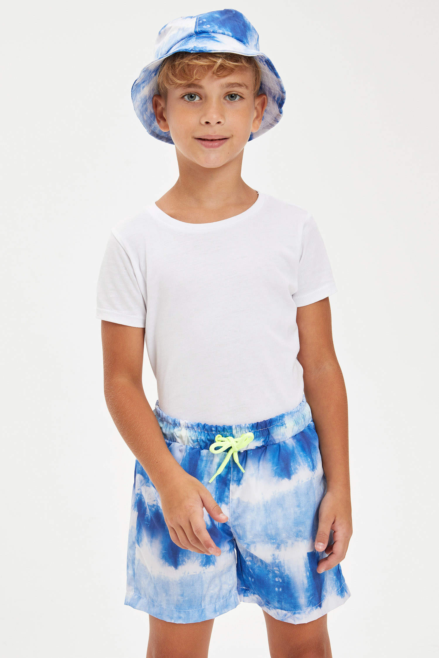 Erkek Çocuk Desenli Regular Fit Deniz Şortu ve Şapka Takımı