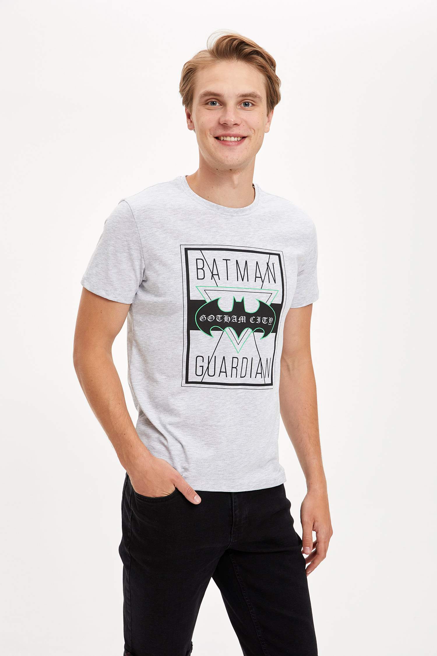 Gri Erkek Batman Lisansli Slim Fit Bisiklet Yaka Kisa Kollu Tisort 1481708 Defacto Gri Erkek Batman Lisansli Slim Fit Bisiklet Yaka Kisa Kollu Tisort 1481708 Defacto