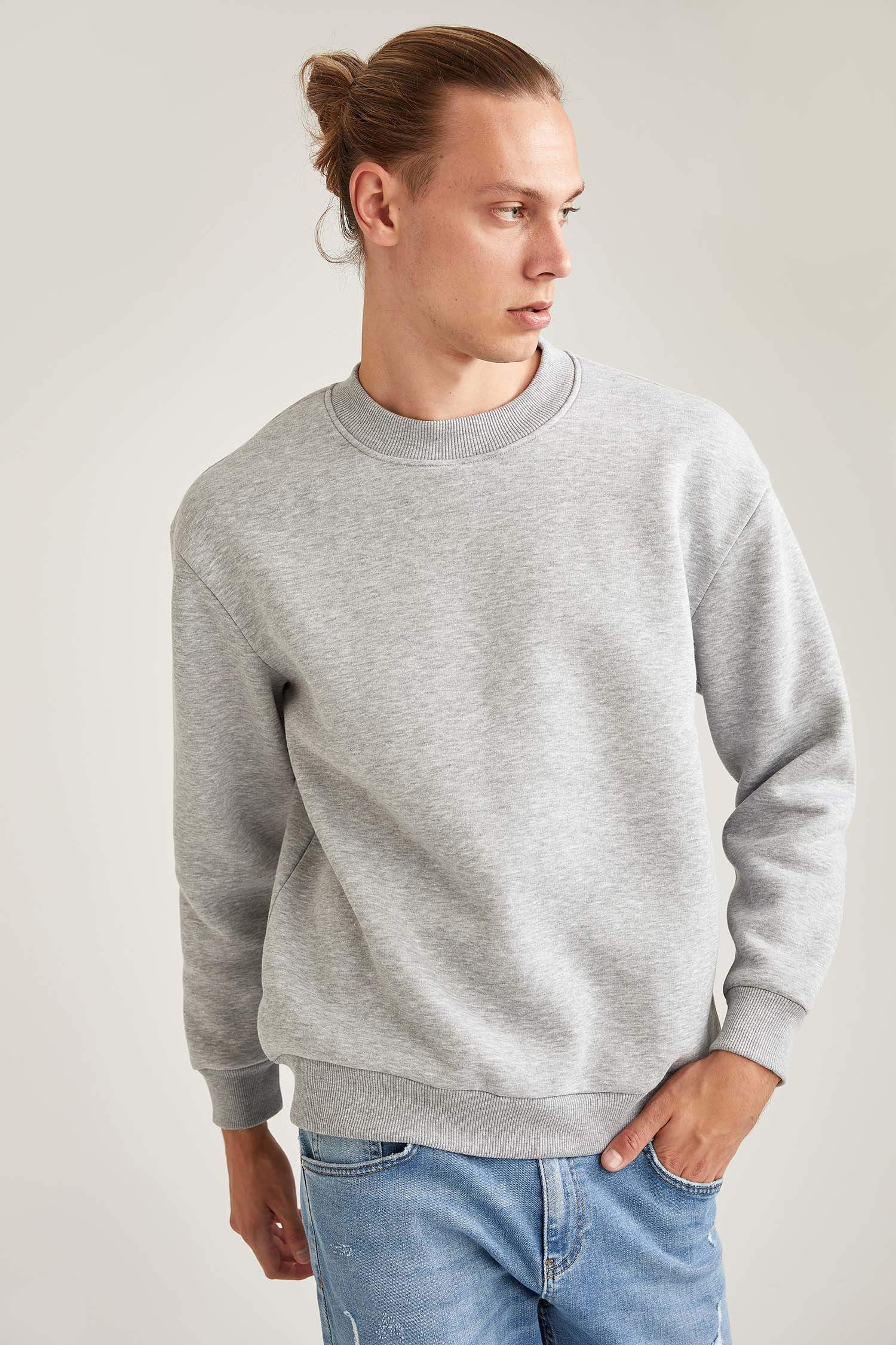 Grey MAN Basic Oversize Fit Crew-Neck Sweatshirt 1513923 | DeFacto