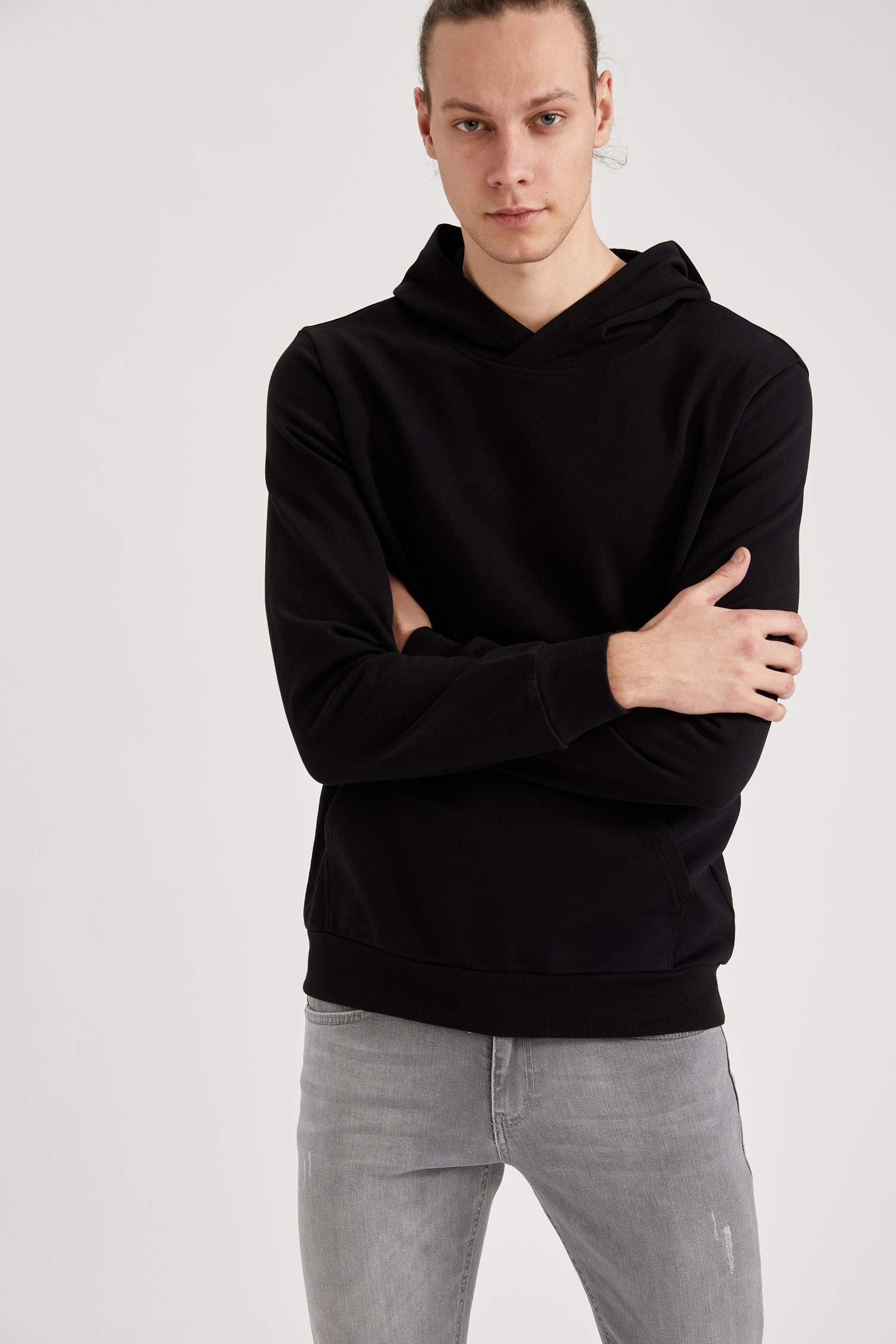 slim fit black sweatshirt