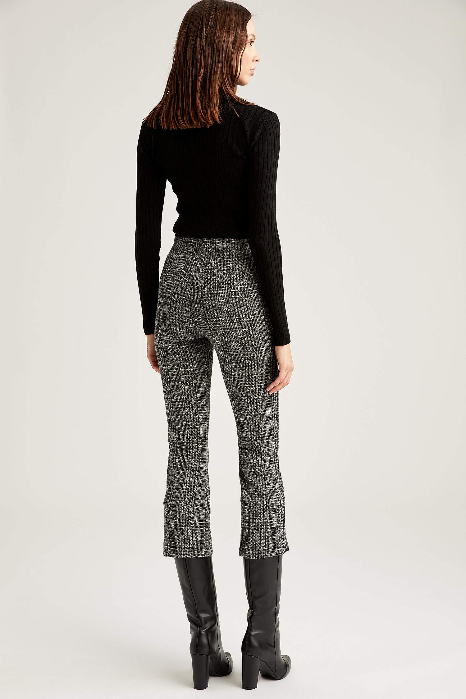 Black Woman Bell-Bottomed Trousers 1516395 | DeFacto