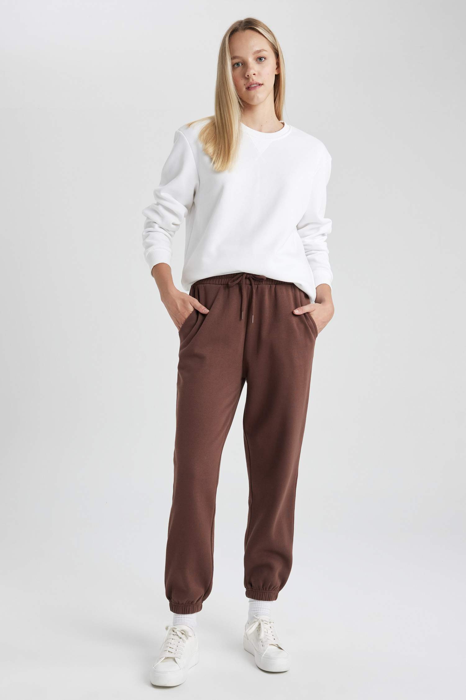 بنطلون جوجر قصة عادية بحافة مطاطي