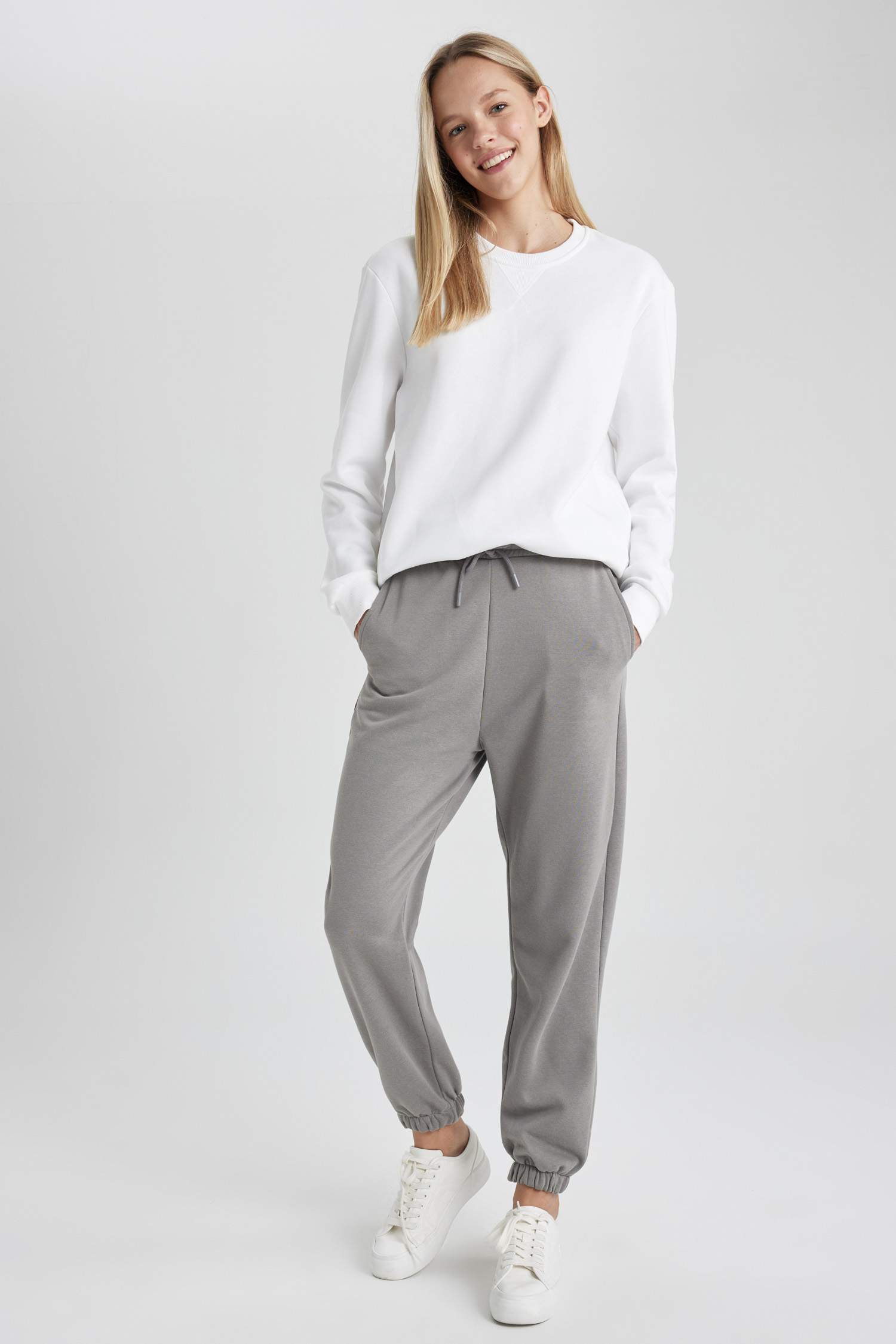 Jogger Standard Fit Thick Sweatshirt Fabric Elastic Band Trousers