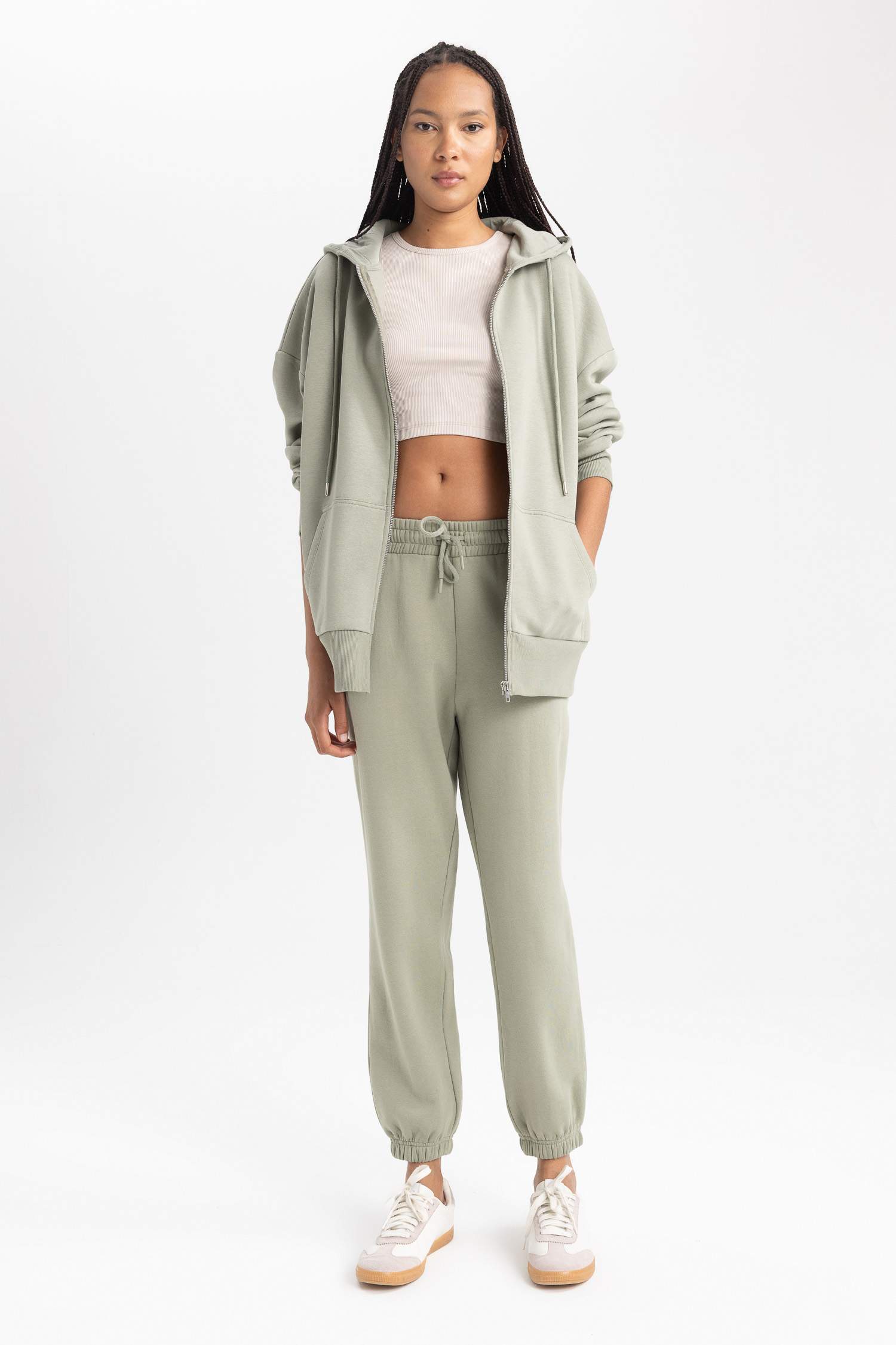 بنطلون جوجر قصة عادية