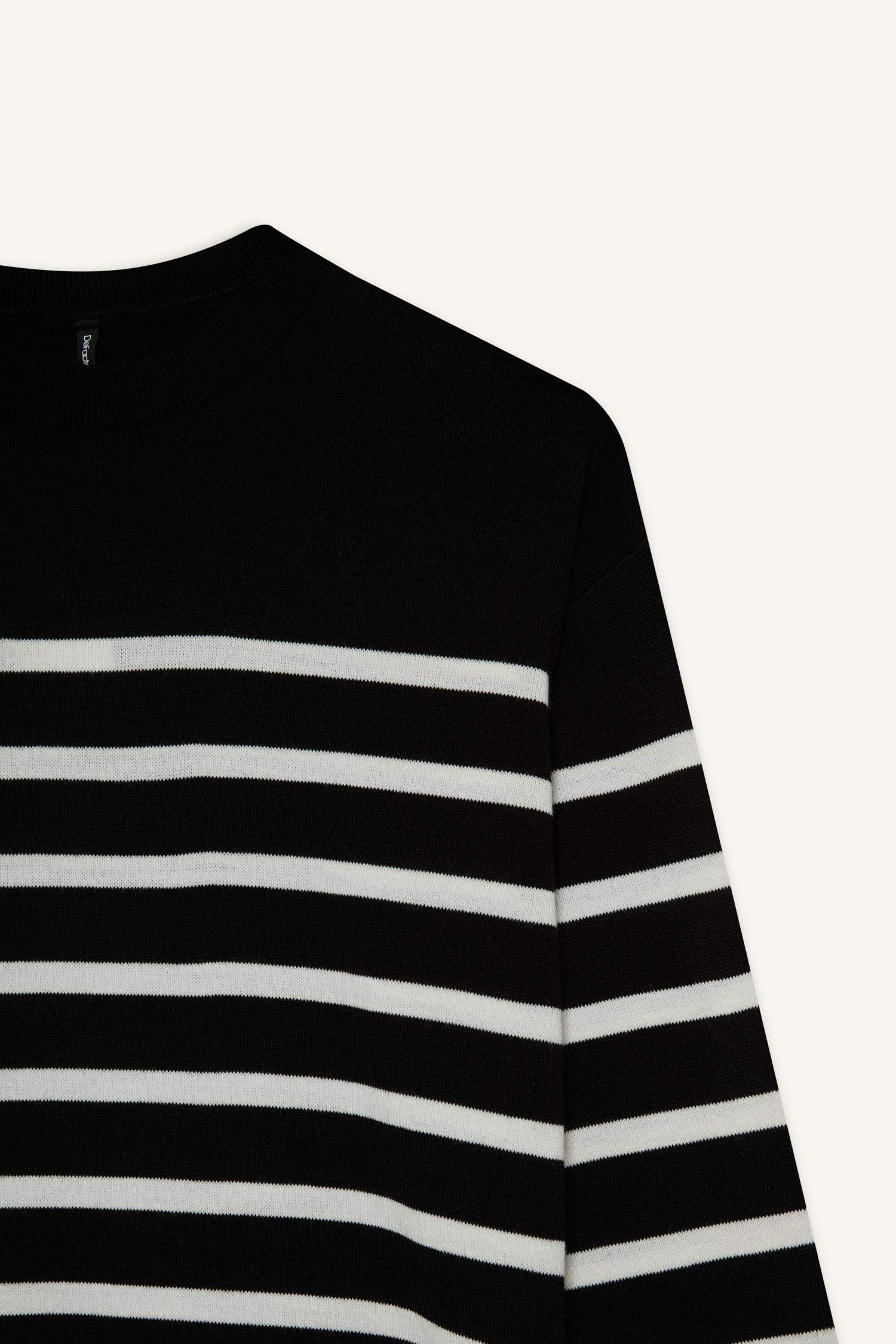 Relax Fit Crew Neck Striped Knit Tunic