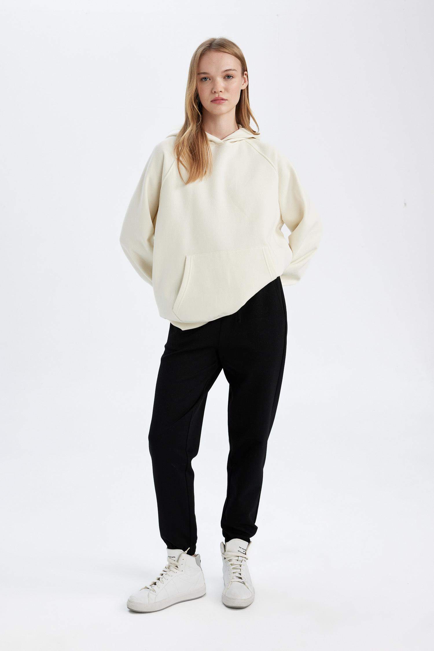 Штаны джоггеры с карманами приталенного кроя