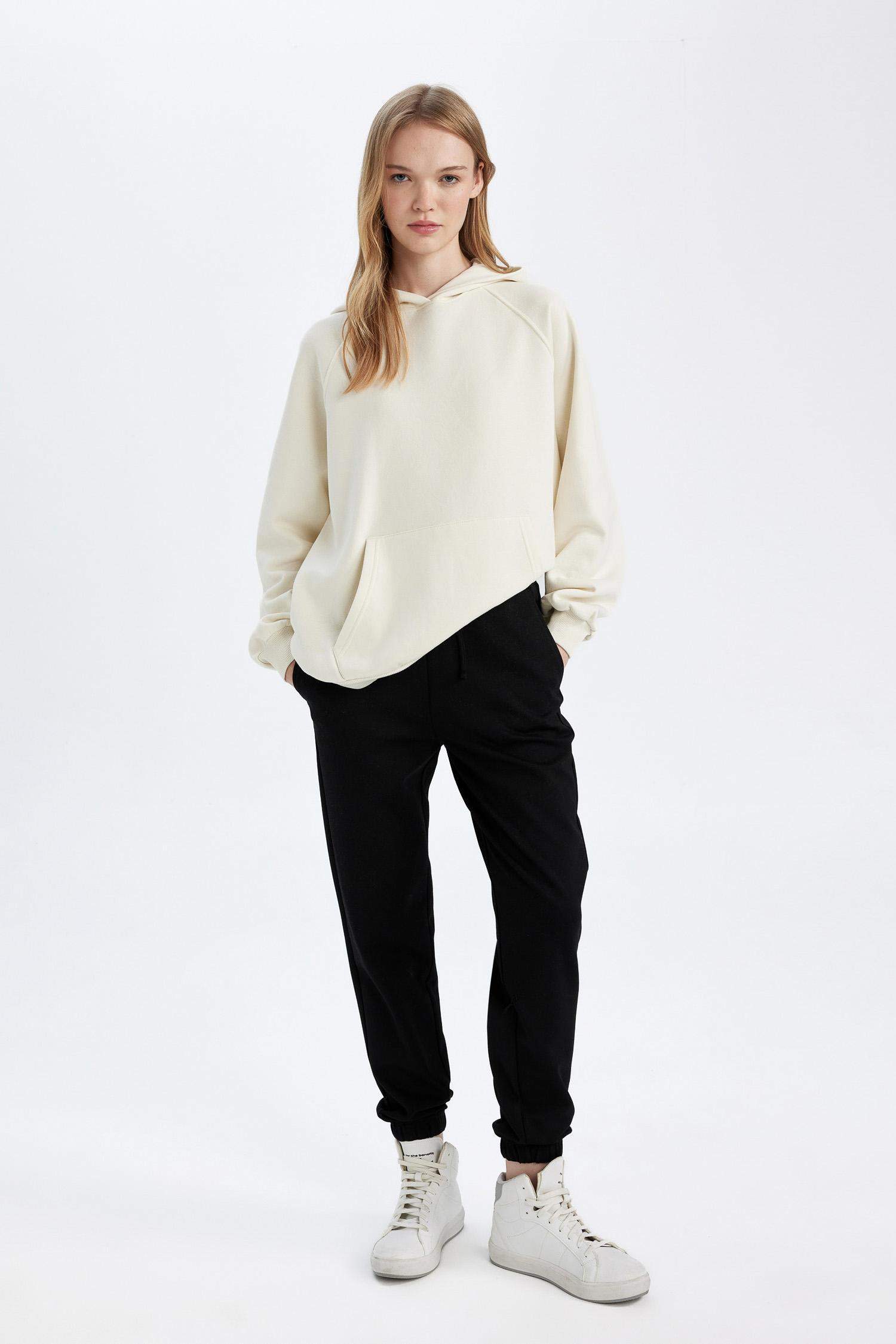 Штаны джоггеры с карманами приталенного кроя