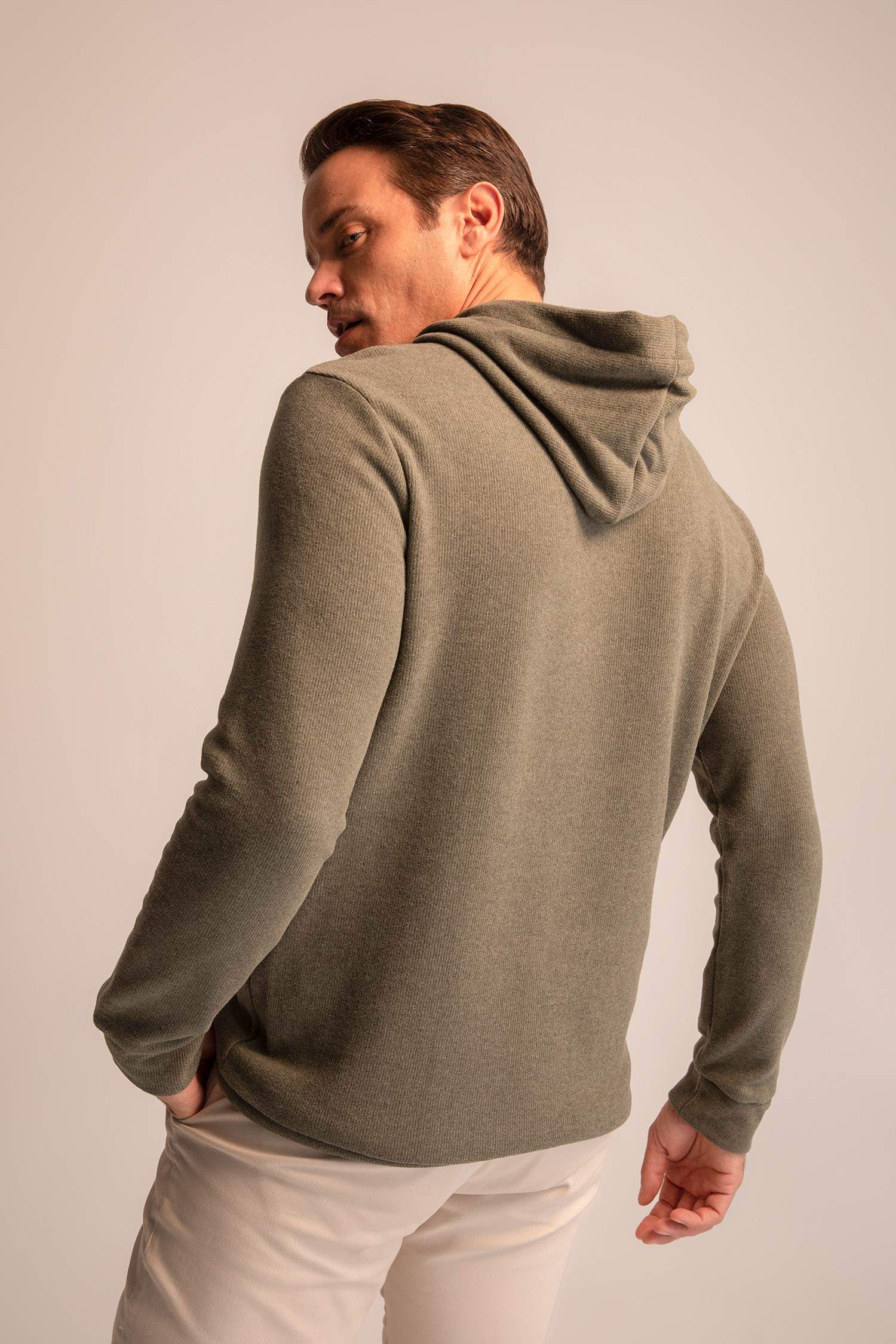 Свитшот стандартного кроя