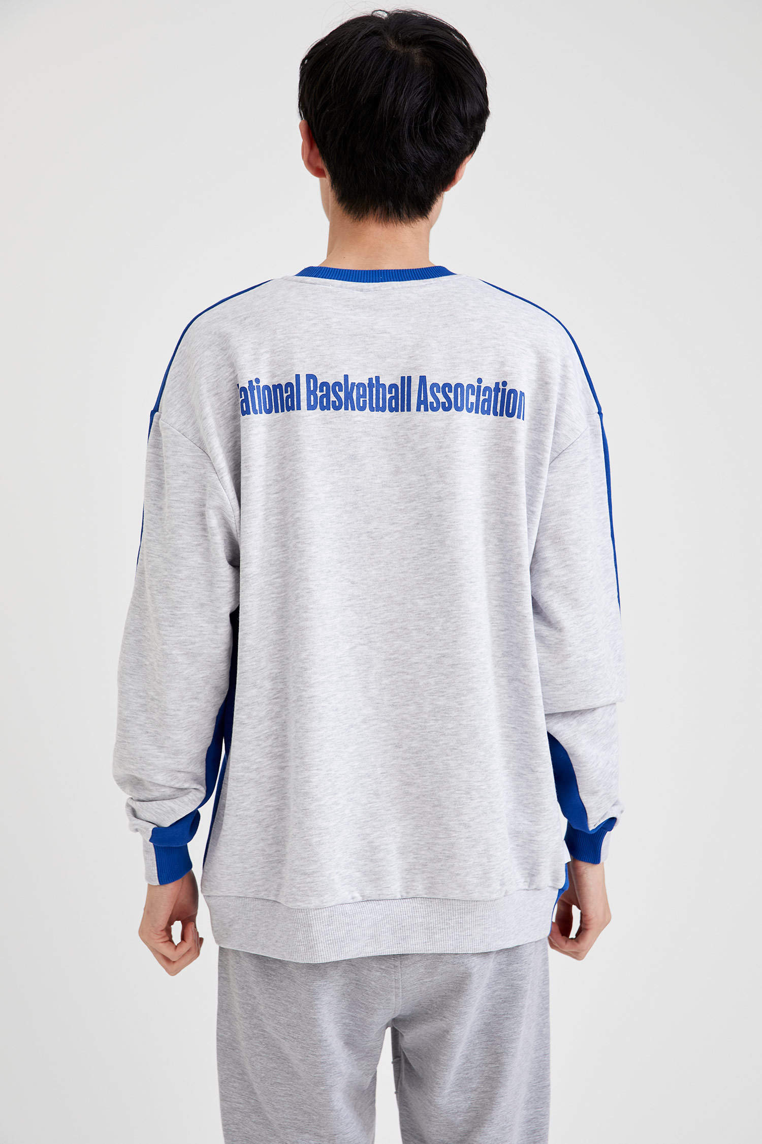 Defacto NBA Lisanslı Unisex Oversize Fit Sweatshirt. 6