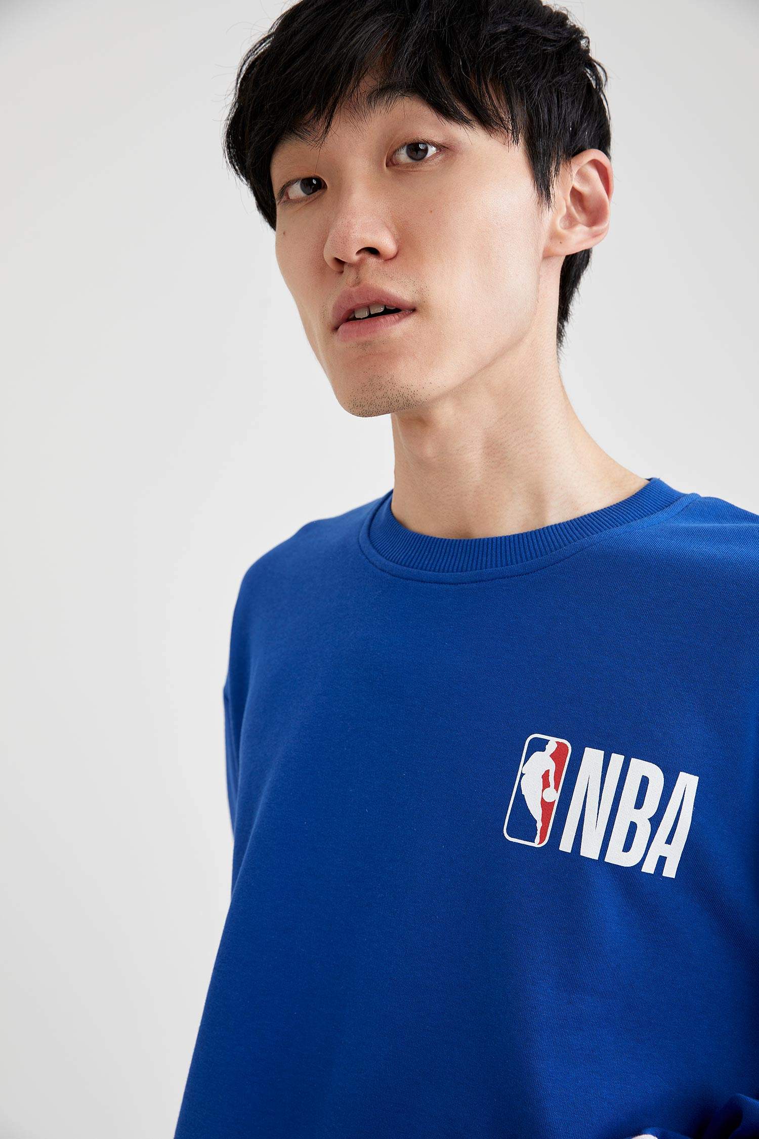Defacto NBA Lisanslı Unisex Oversize Fit Sweatshirt. 4