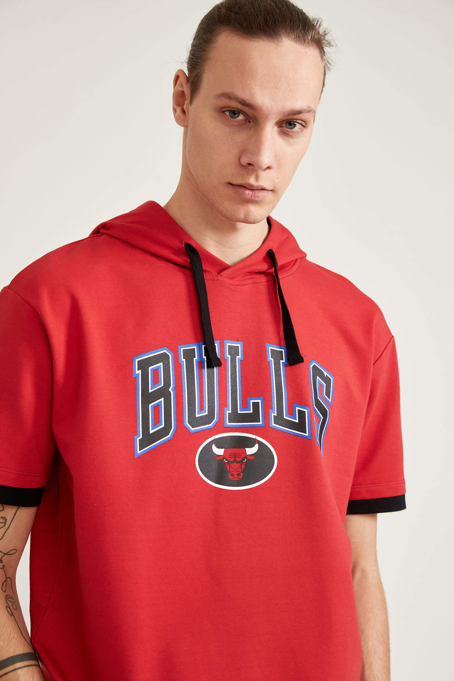 Red BOYS & TEENS Boys Defacto Fit NBA Chicago Bulls Licensed Regular Fit  Crew Neck Short Sleeved T-Shirt 2775829 | DeFacto