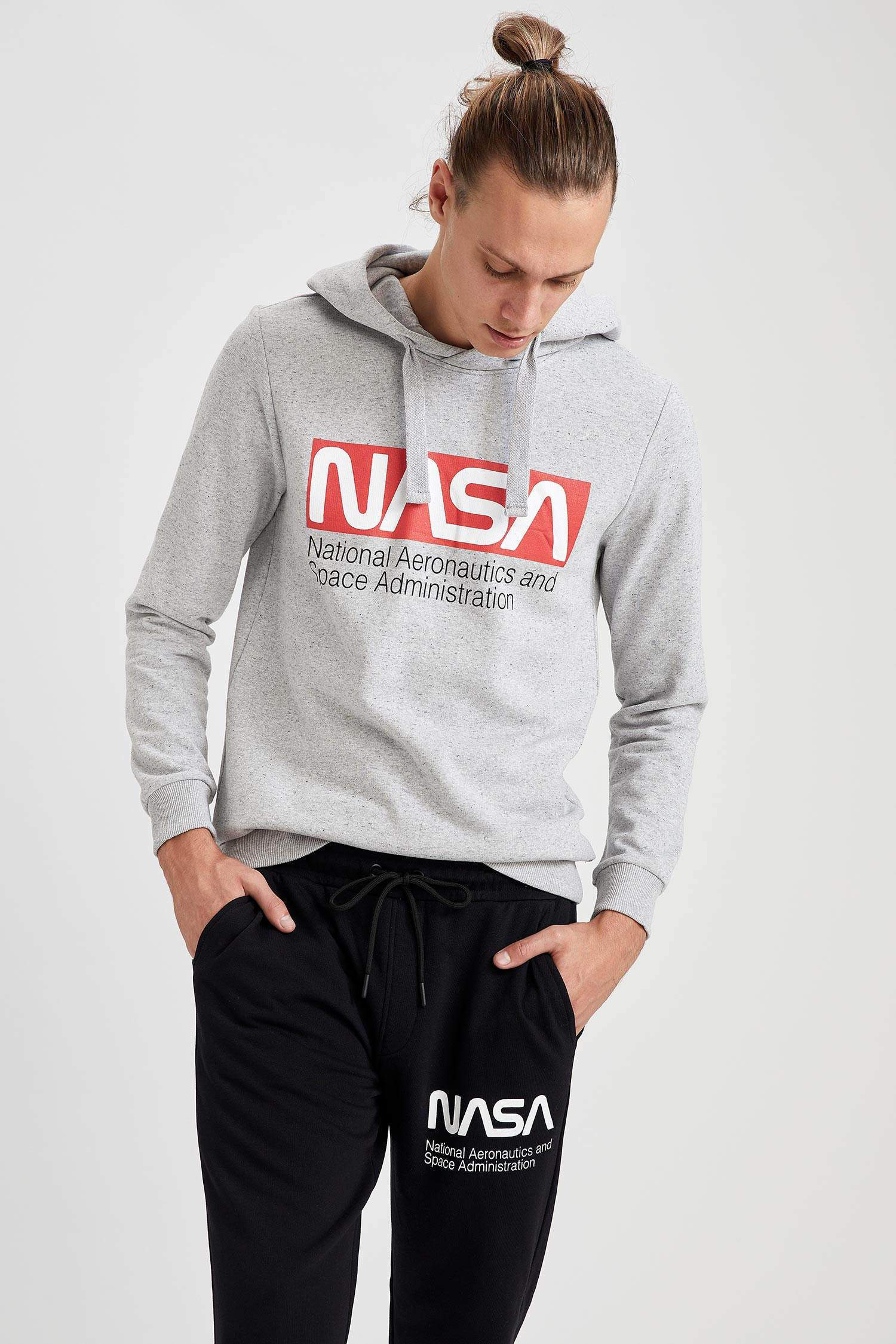 Defacto NASA Lisanslı Slim Fit Uzun Kollu İçi Yumuşak Tüylü Sweatshirt. 3