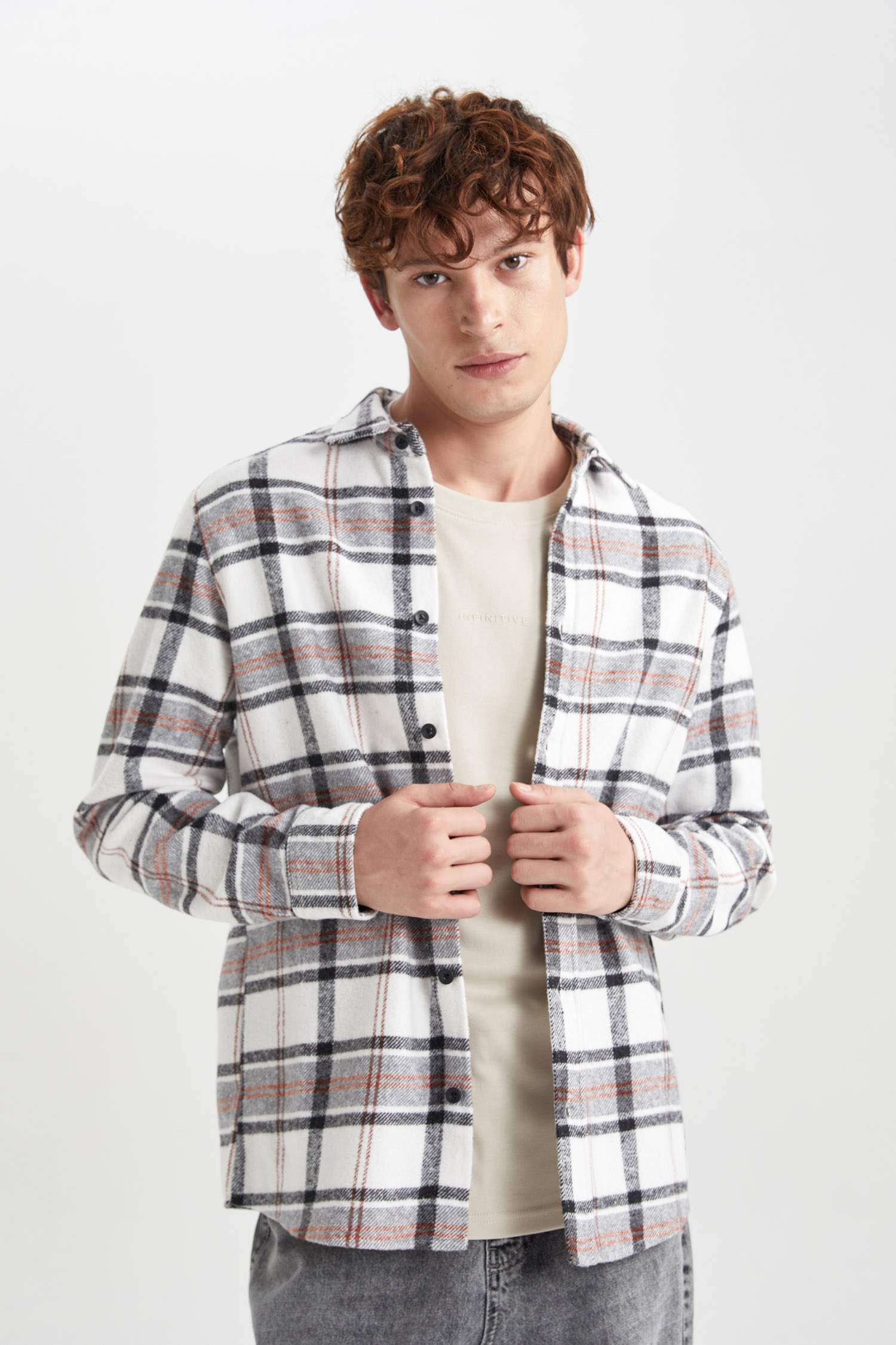 Рубашка стандартного кроя в клетку с длинным рукавом