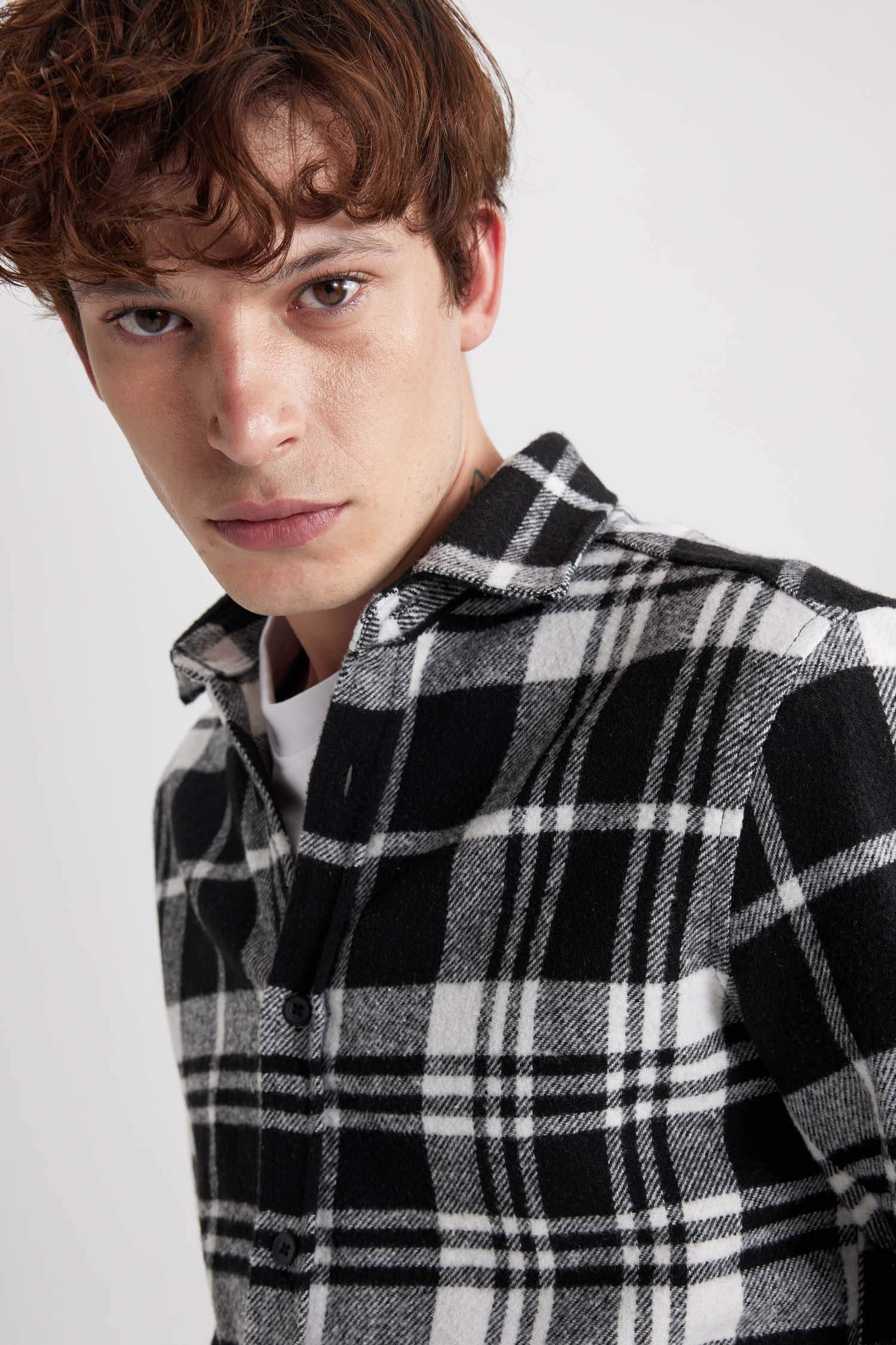 Рубашка стандартного кроя в клетку с длинным рукавом