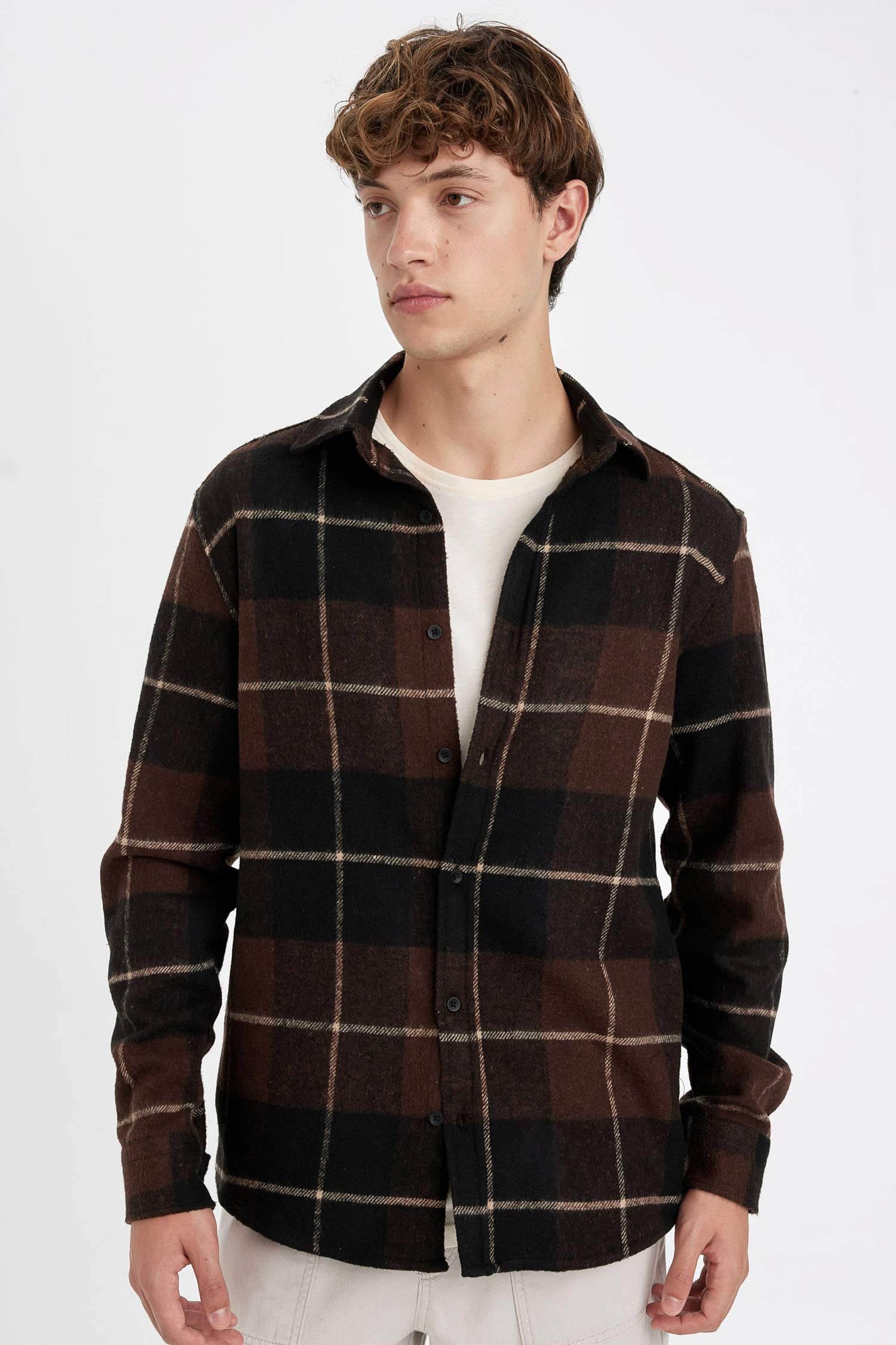 Рубашка стандартного кроя в клетку