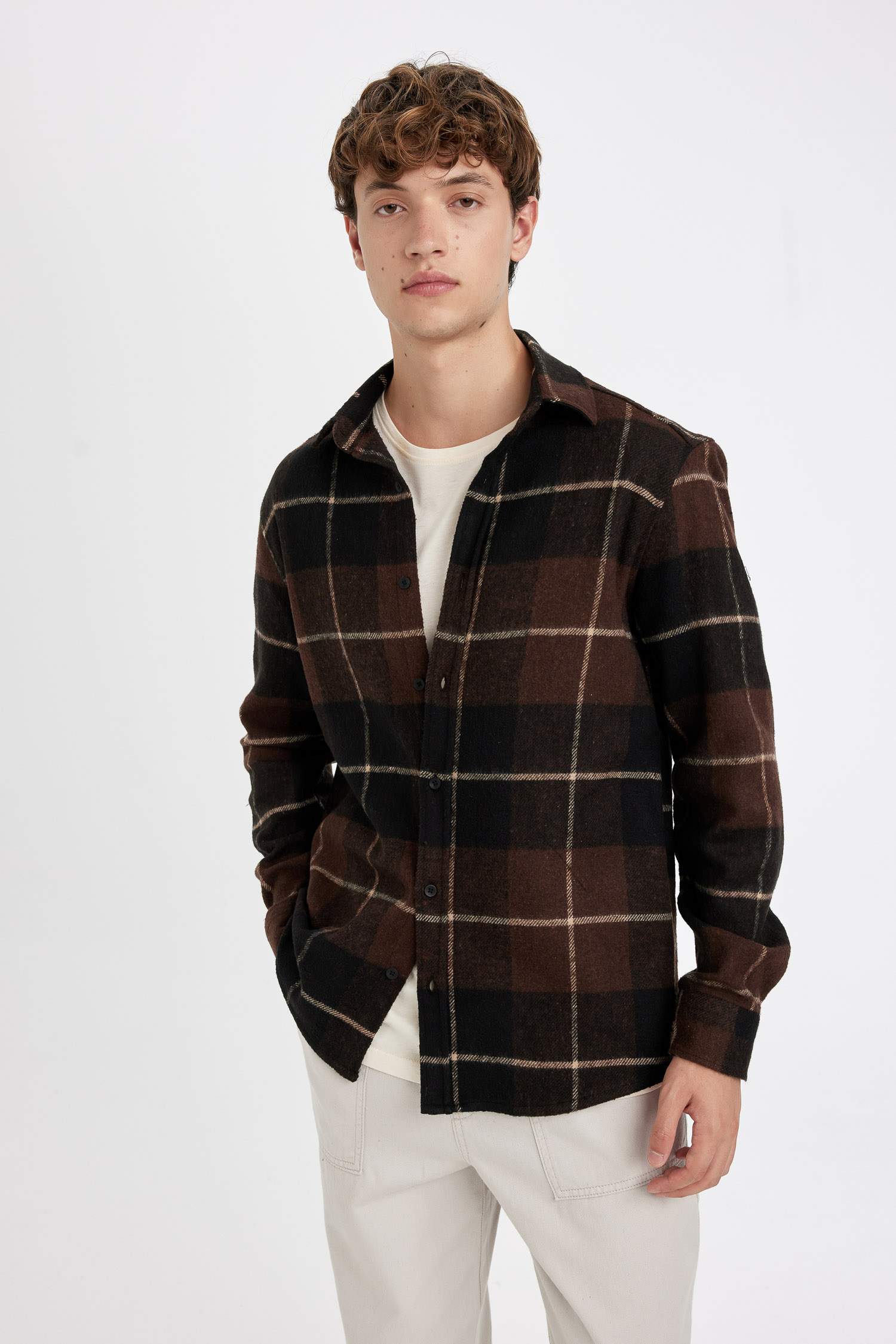 Рубашка стандартного кроя в клетку