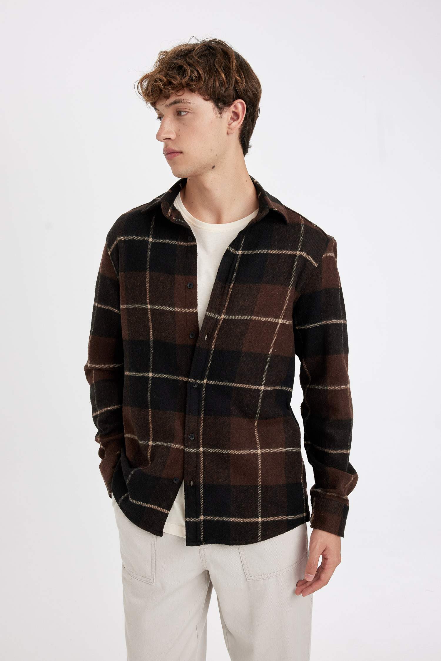 Рубашка стандартного кроя в клетку