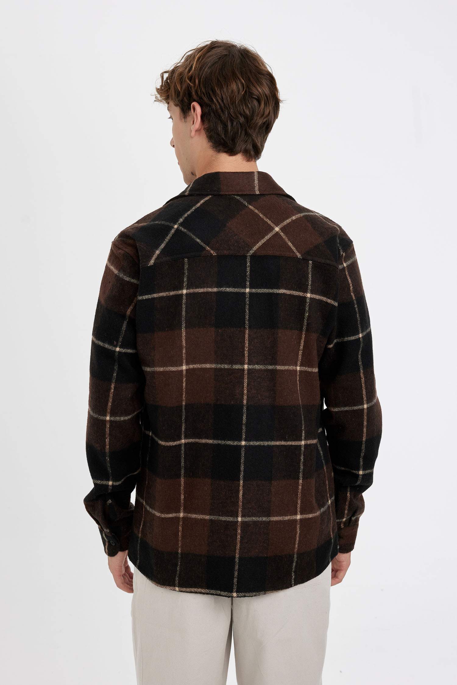 Рубашка стандартного кроя в клетку