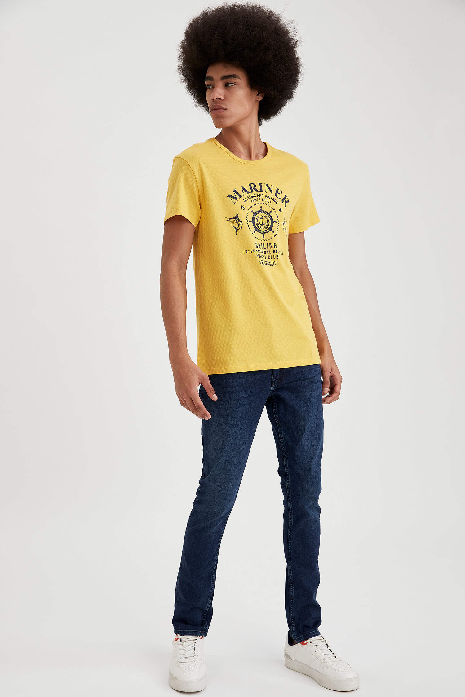 Yellow MAN Short-Sleeved Slim Fit Crew Neck Graphic T-Shirt 1752828 |  DeFacto