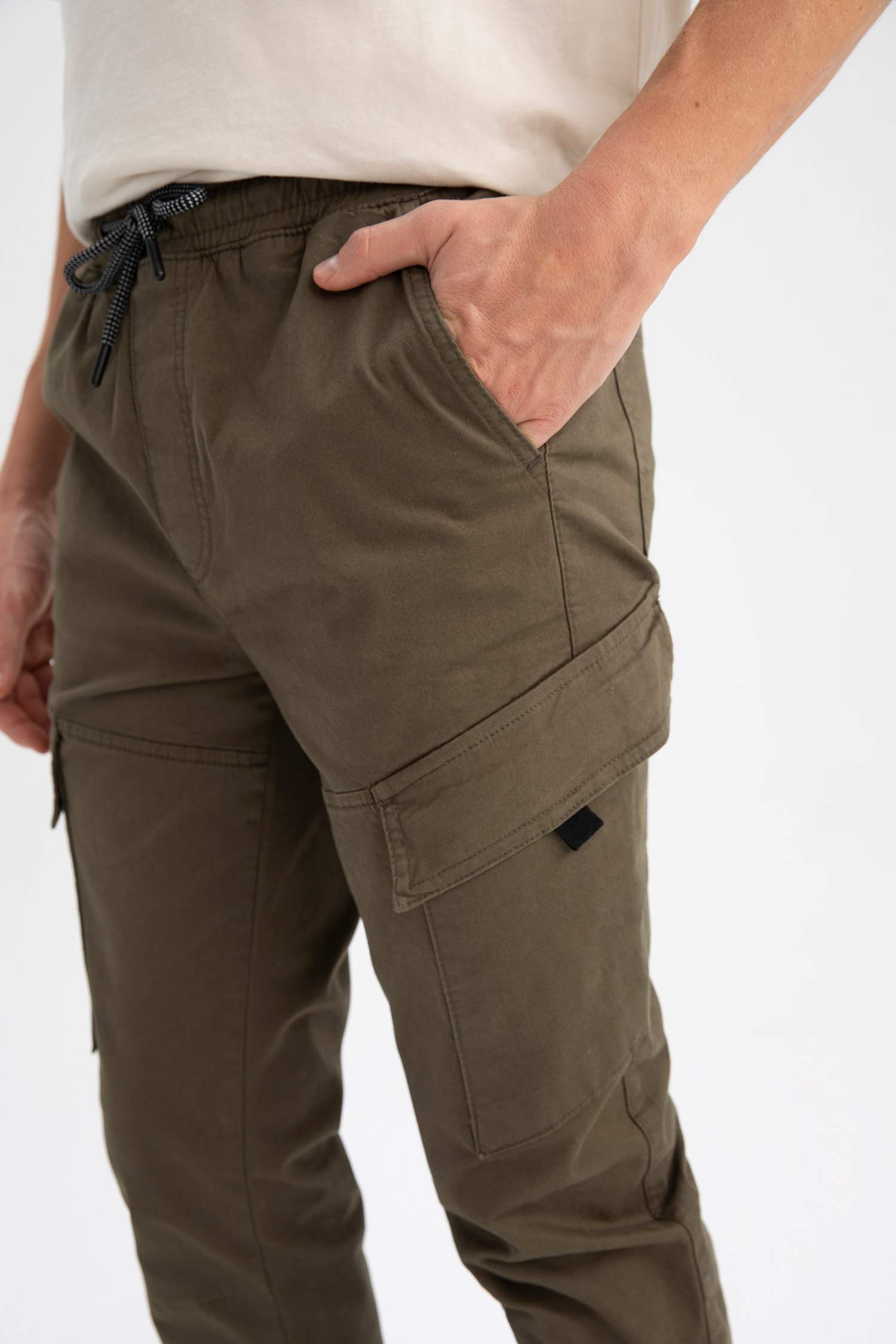 Брюки джоггеры приталенного кроя для мужчин