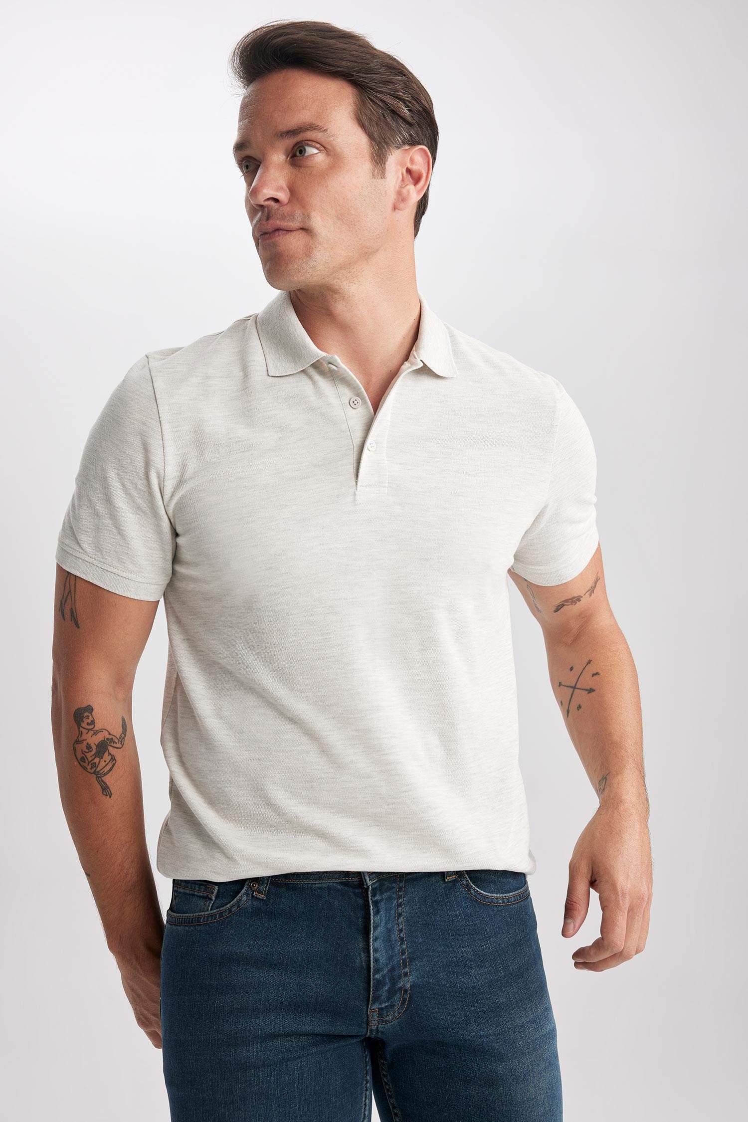 تيشيرت بولو قصة عادية