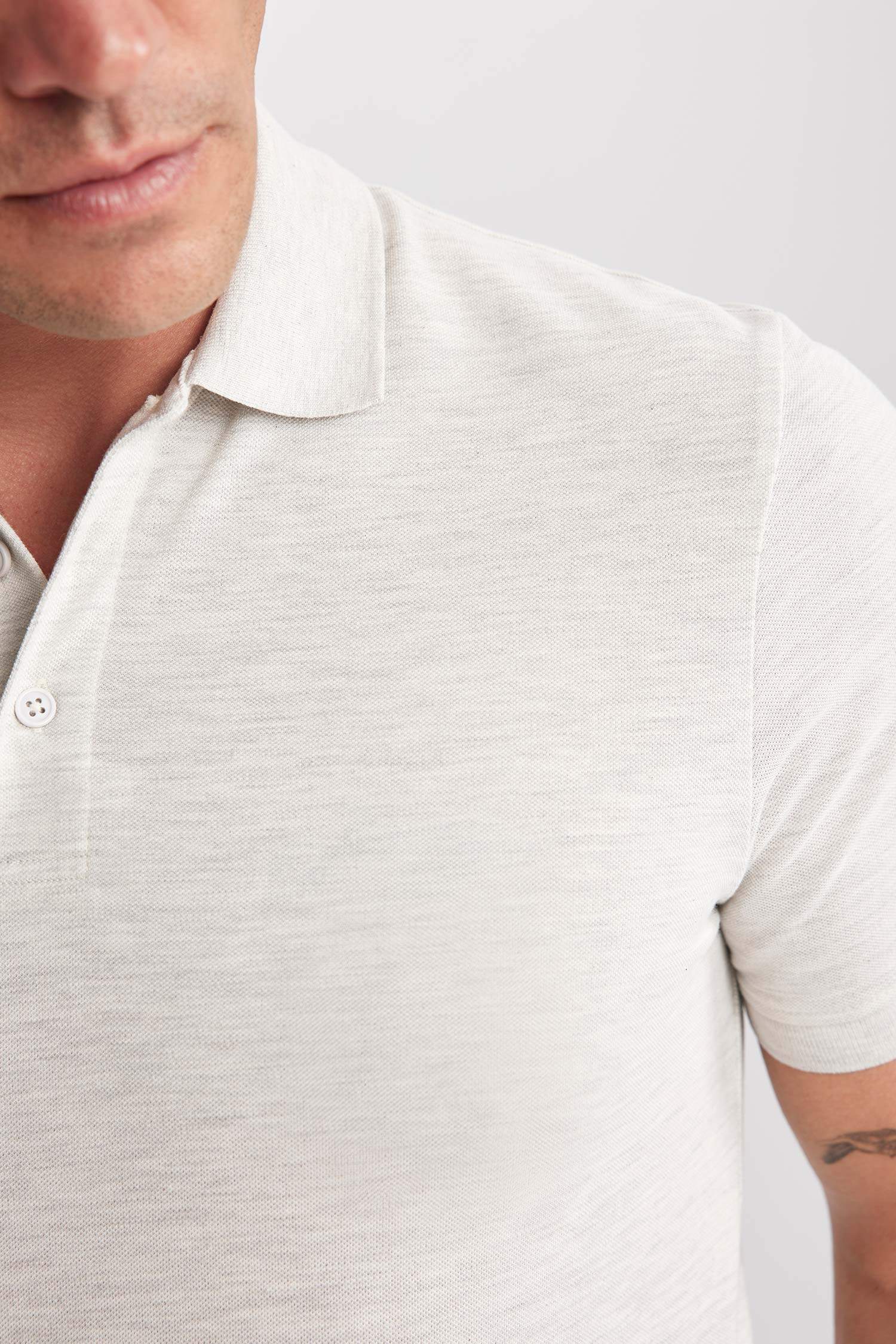 تيشيرت بولو قصة عادية