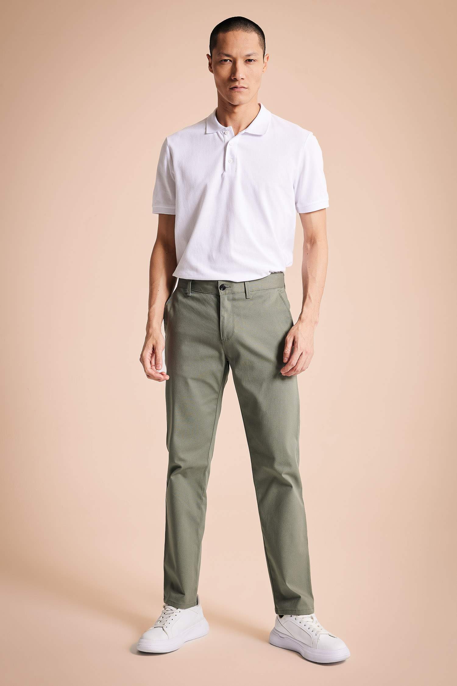 Брюки чинос стандартного кроя