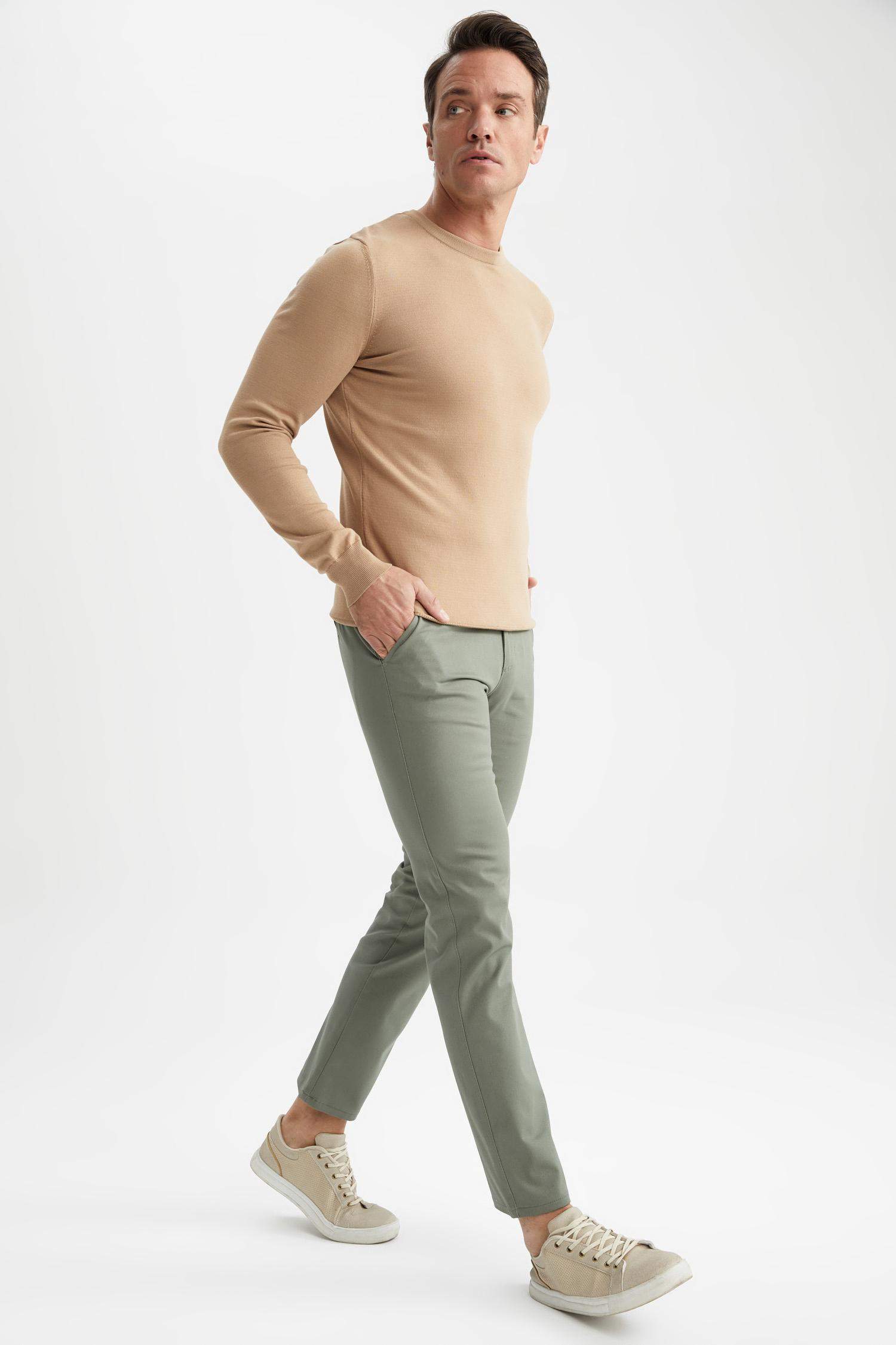 Брюки чинос стандартного кроя