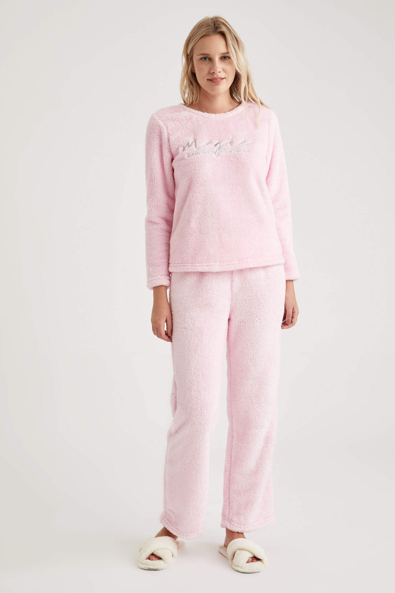 Defacto Polar Nakışlı Relax Fit Pijama Takımı. 1