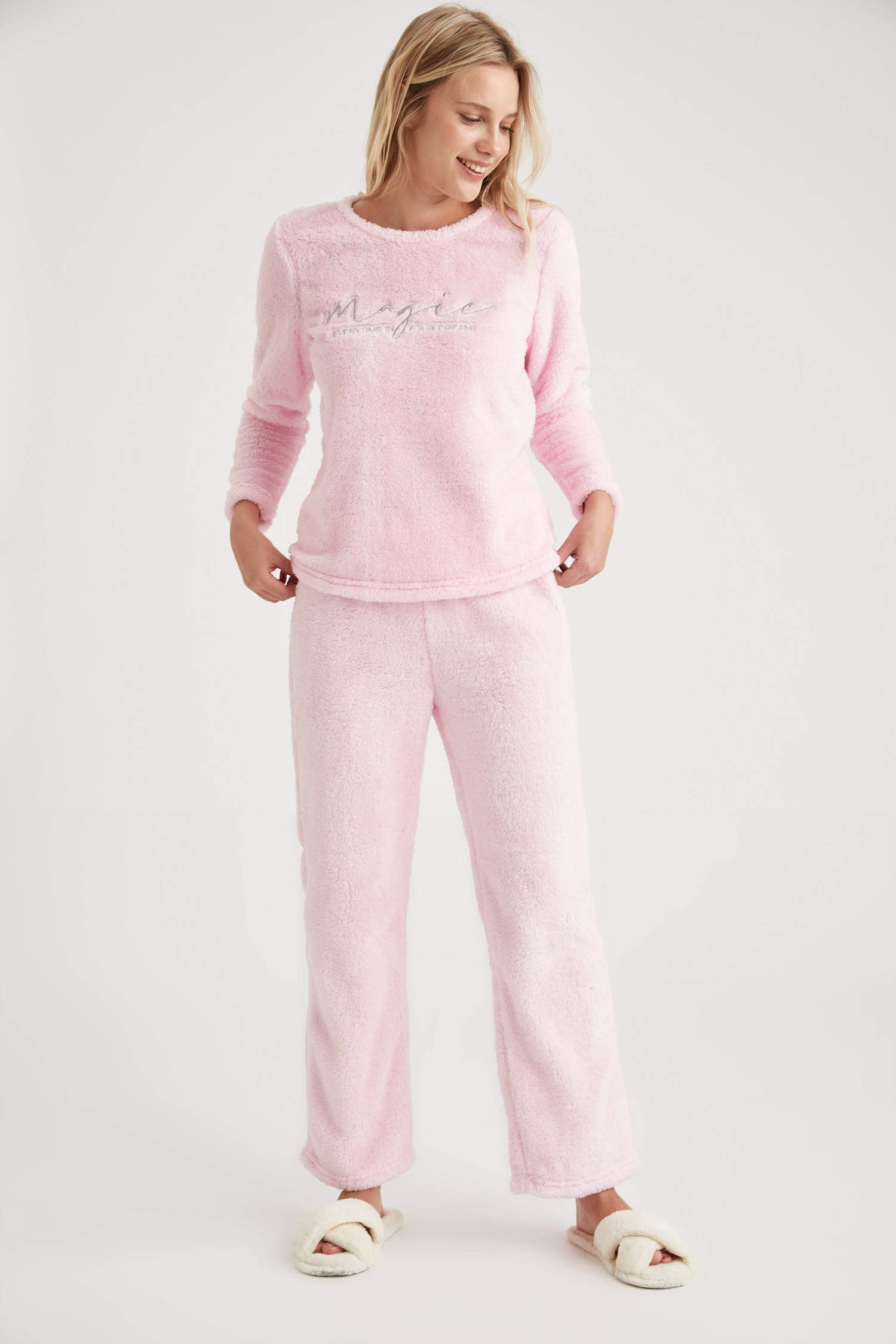 Defacto Polar Nakışlı Relax Fit Pijama Takımı. 2