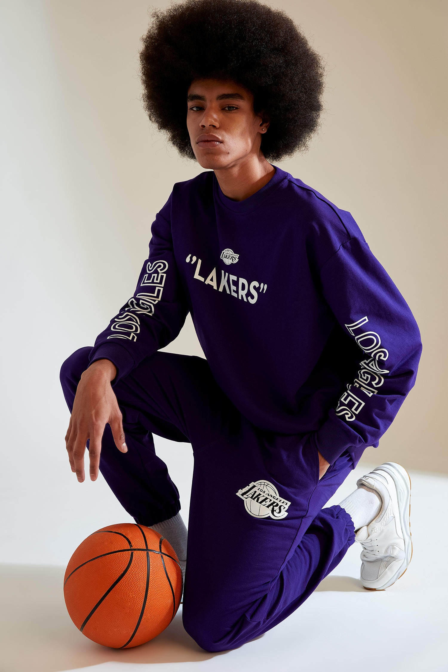 Defacto NBA Lisanslı Oversize Unisex Sweatshirt ve Eşofman Altı Takım. 4