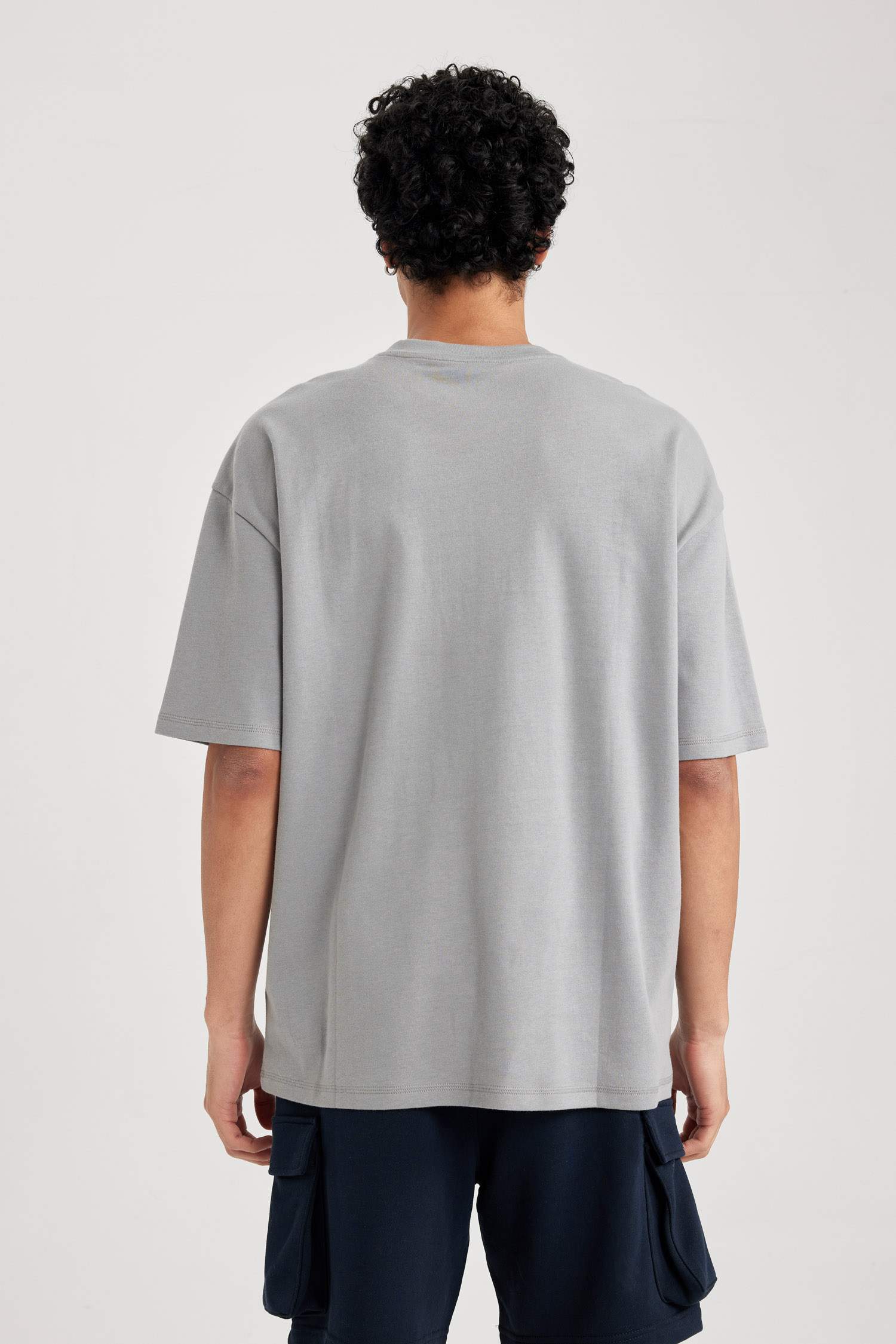 Футболка оверсайз с круглым вырезом