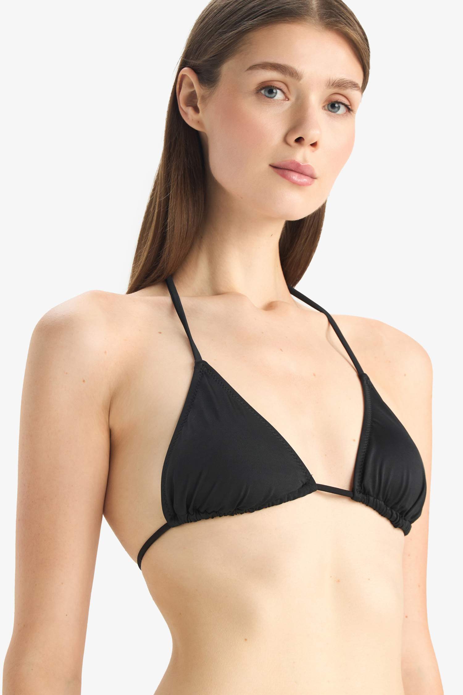 بكيني توب قصة عادية من Fall in Love