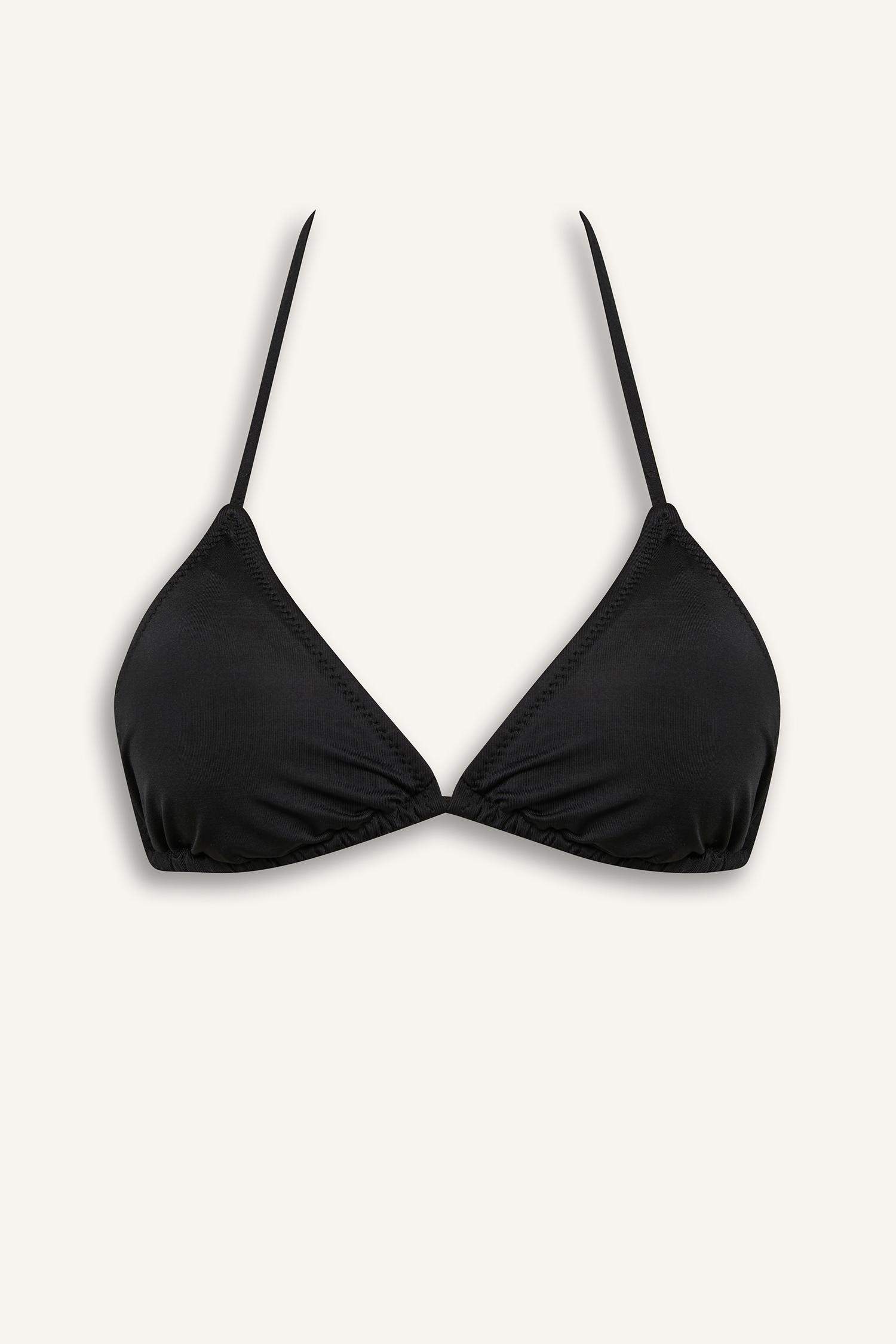 بكيني توب قصة عادية من Fall in Love