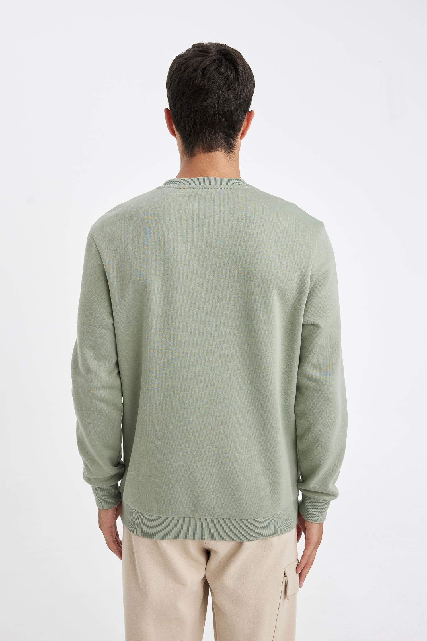 سويت شيرت بيزك تقيل قصة عادية برقبة مستديرة