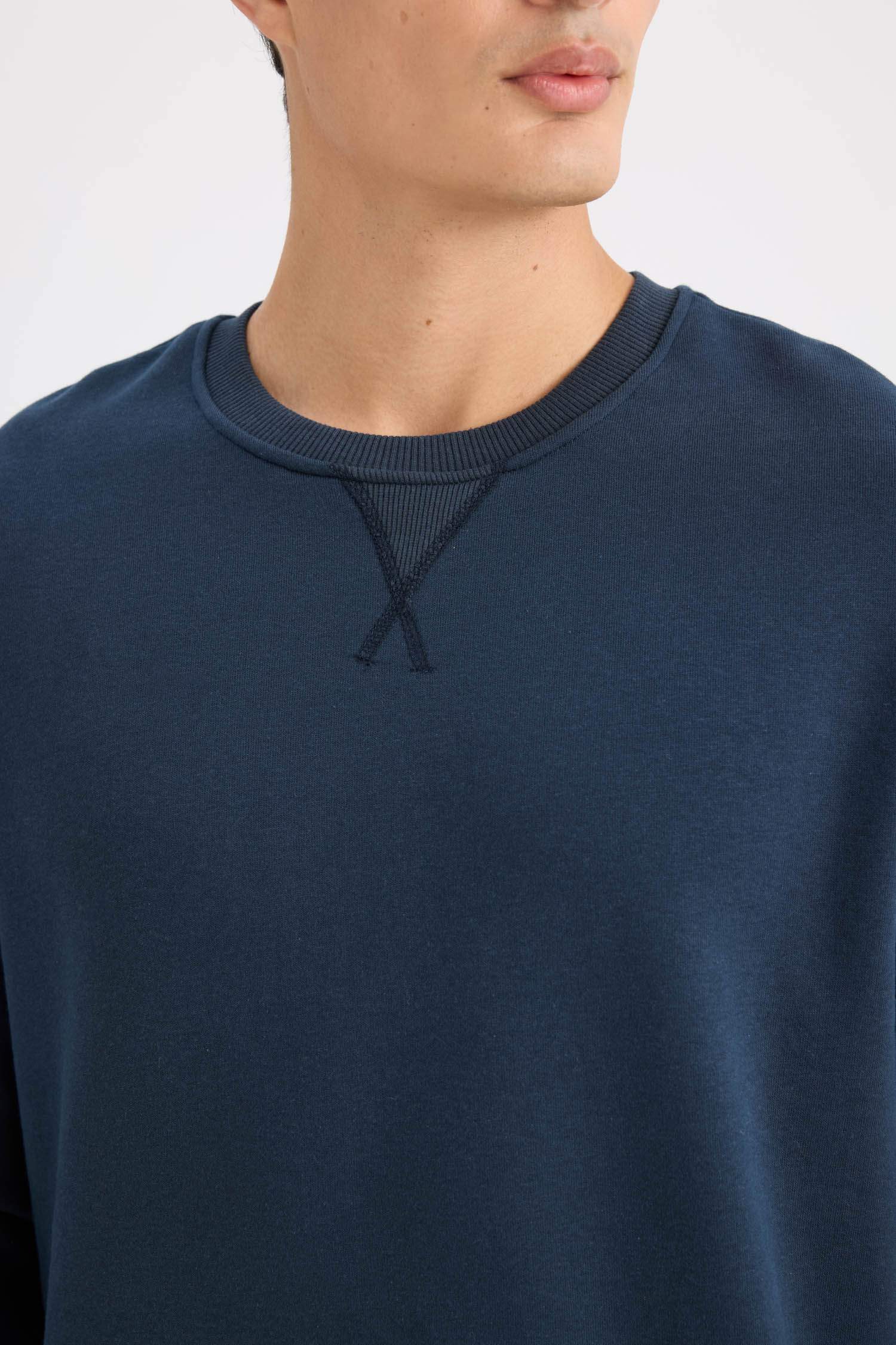 Regular Fit Bisiklet Yaka Kalın Basic Düz Sweatshirt