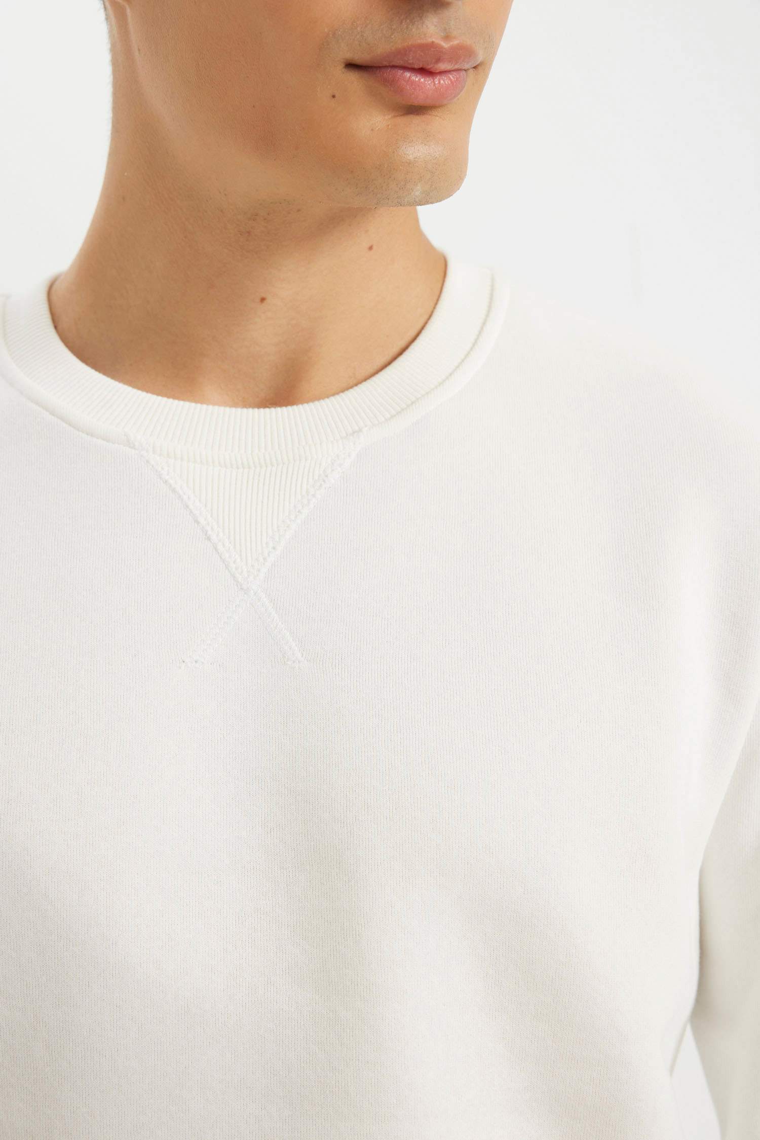 سويت شيرت بيزك تقيل قصة عادية برقبة مستديرة