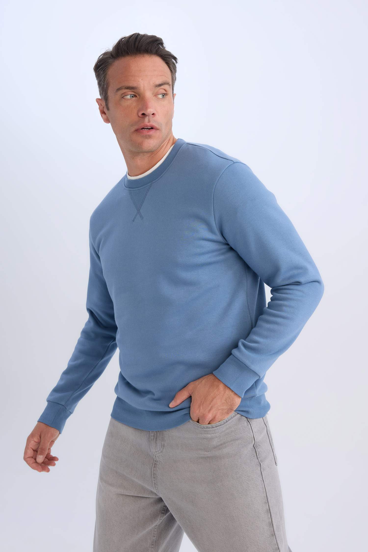 سويت شيرت سادة ثقيل قصة عادية ياخة مستديرة