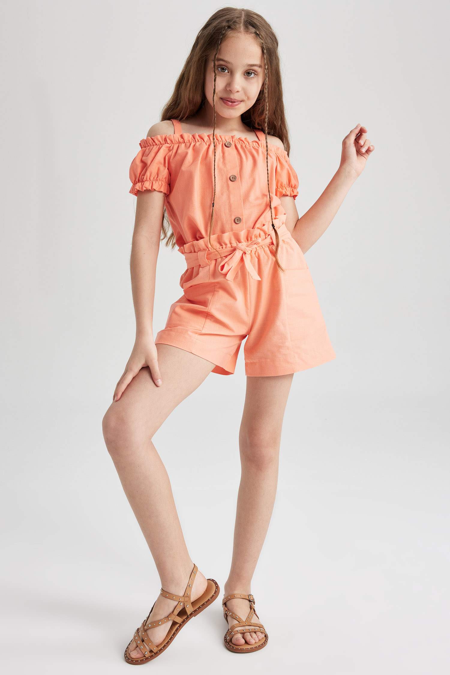 بلوزة بناتي بحمالات نص كم