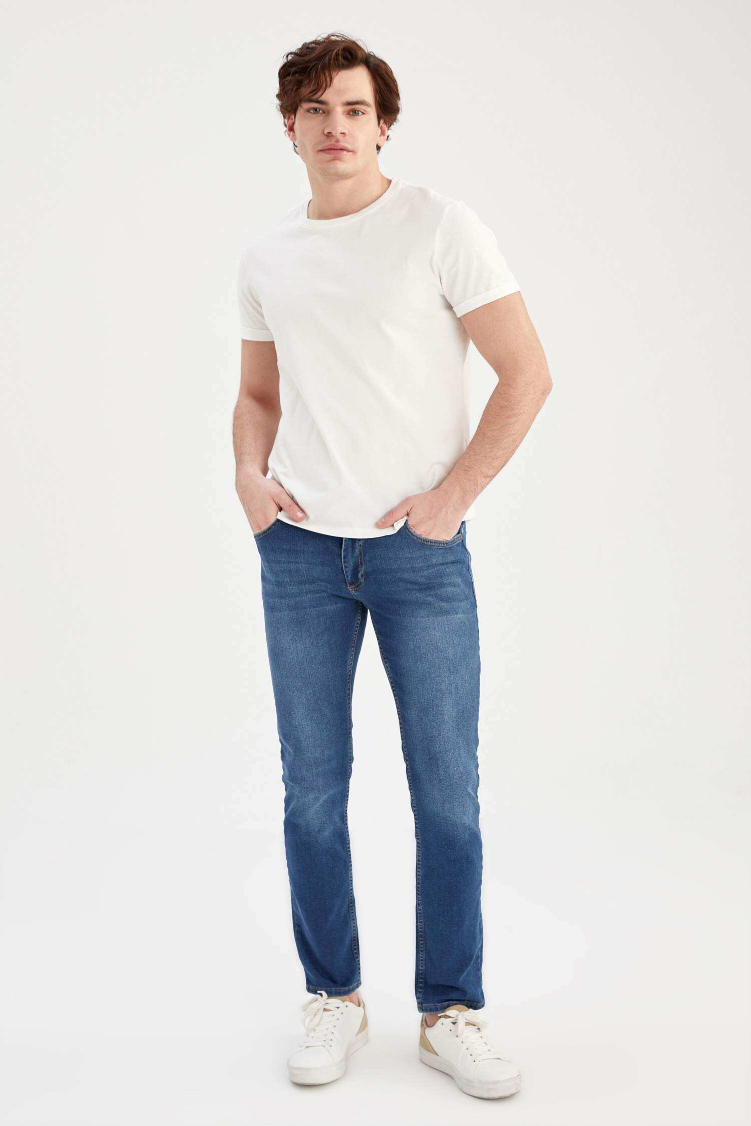 Blue MEN Regular Fit Straight Leg Jeans 2378575 | DeFacto