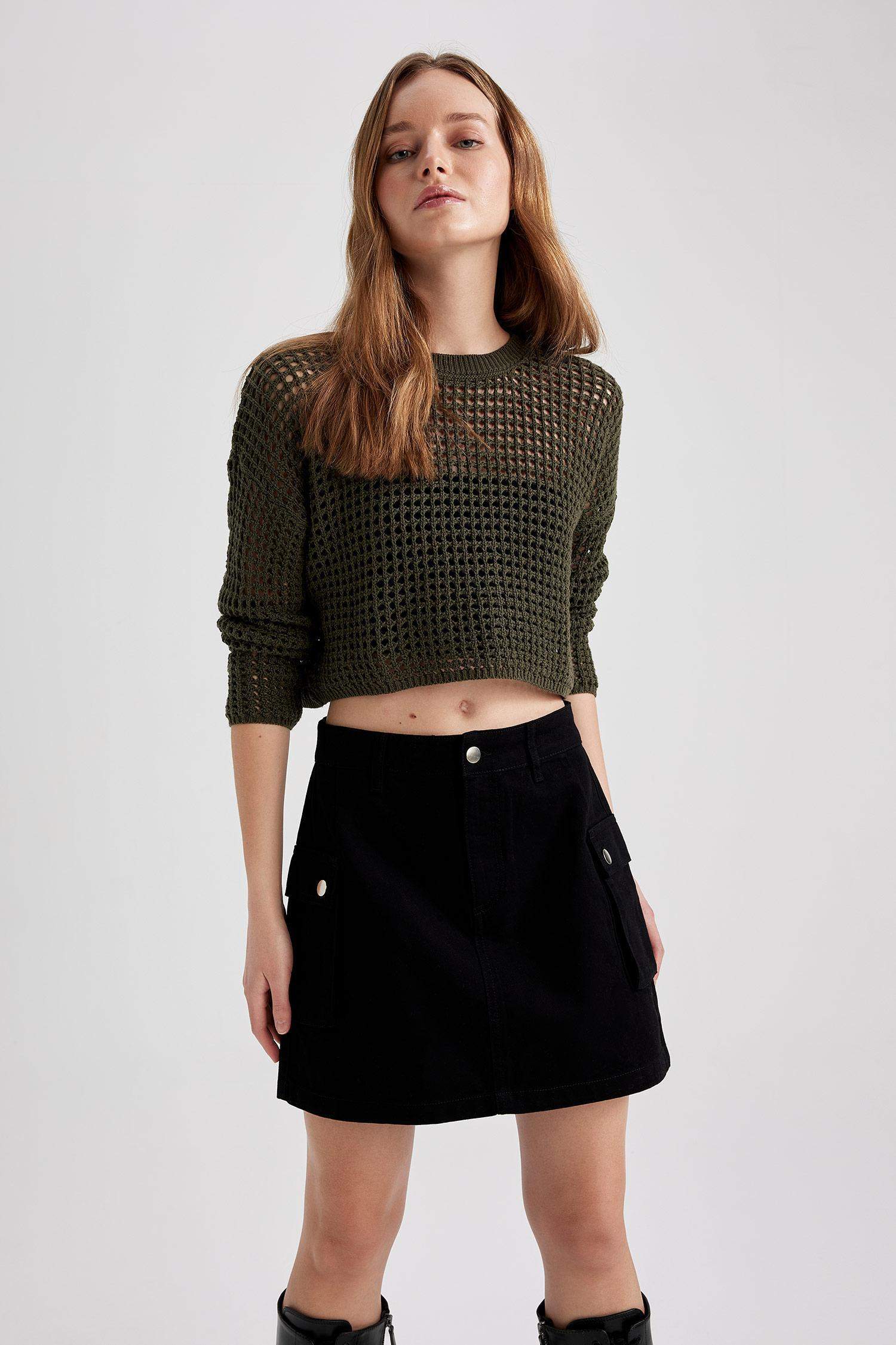 Свитер стандартного кроя с круглым вырезом