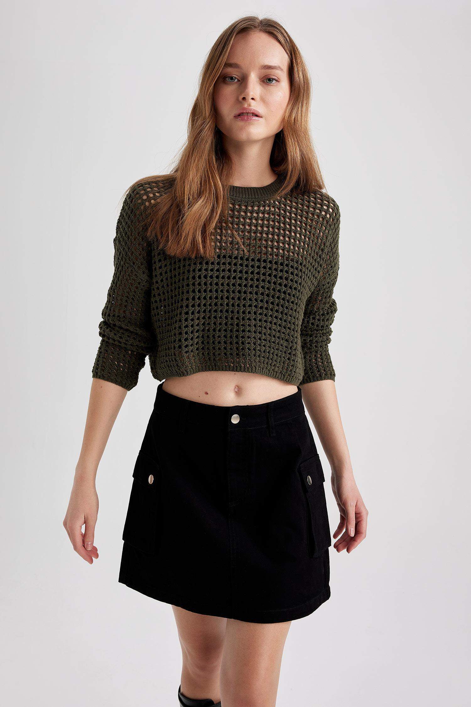 Свитер стандартного кроя с круглым вырезом