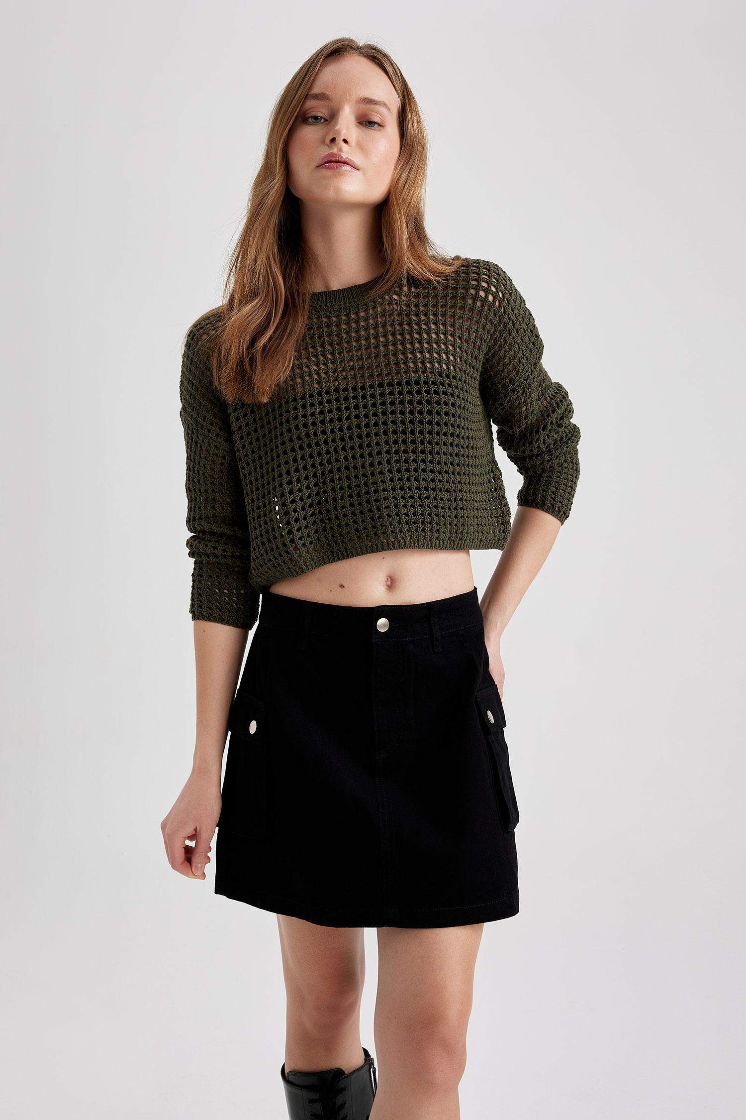 Свитер стандартного кроя с круглым вырезом