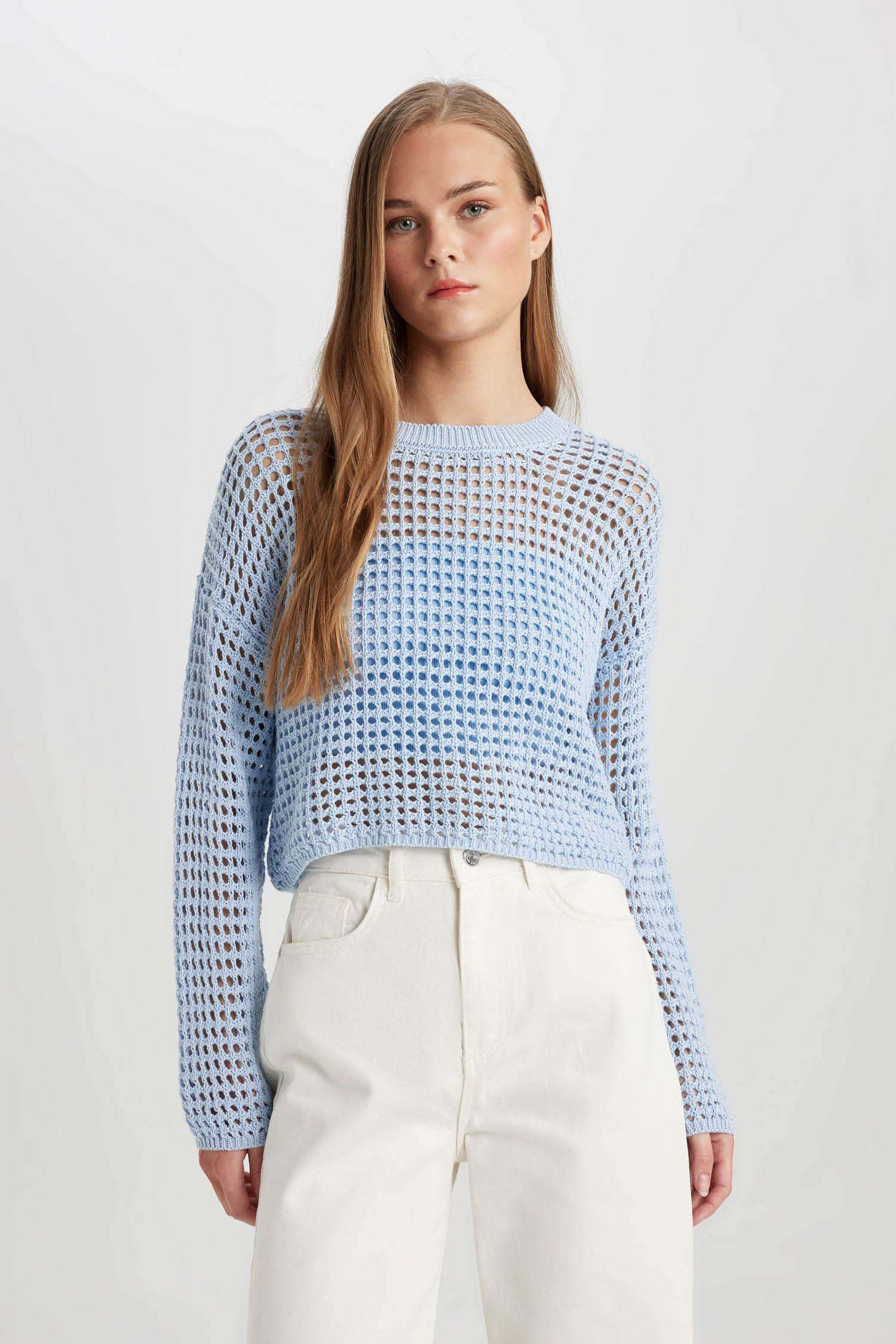 Pull crochet à col rond et coupe régulière