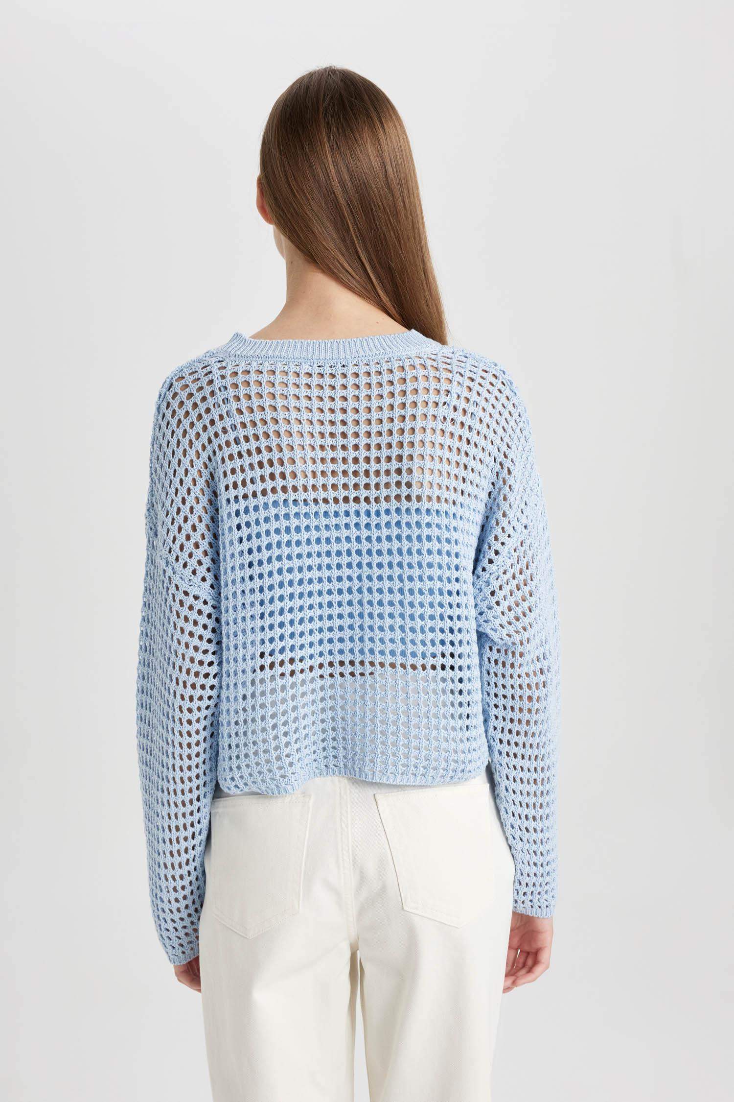 Pull crochet à col rond et coupe régulière