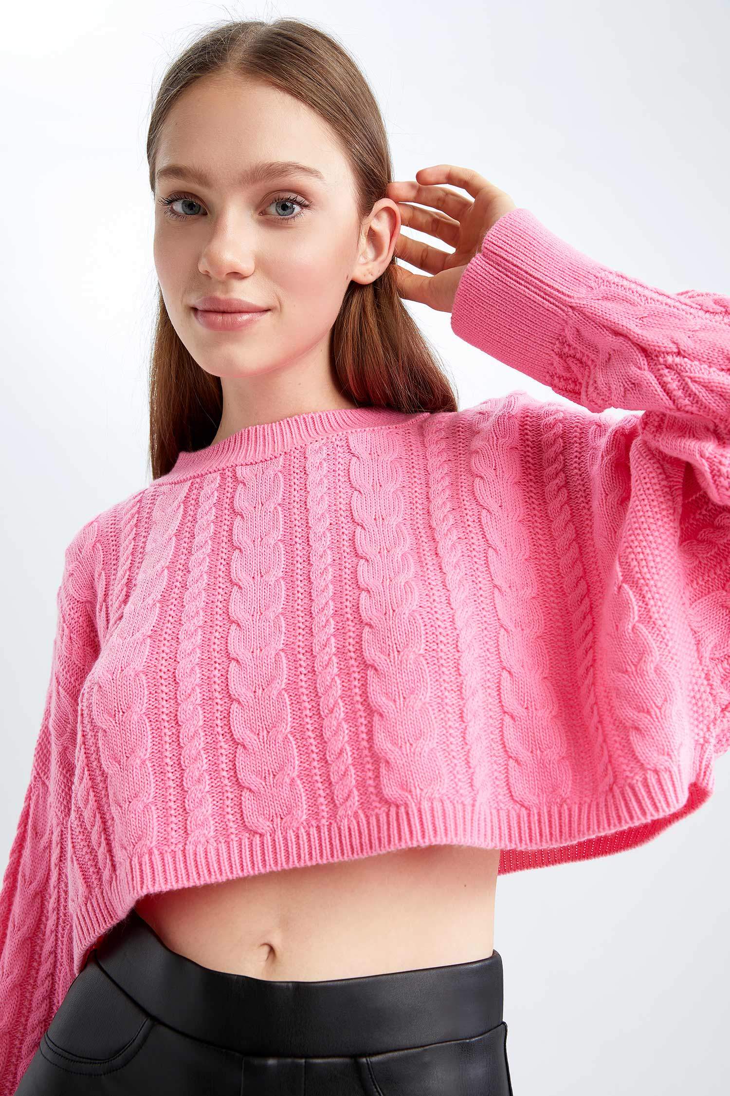 Pink Woman Relax Fit Crew Neck Pullover 2630863 | DeFacto