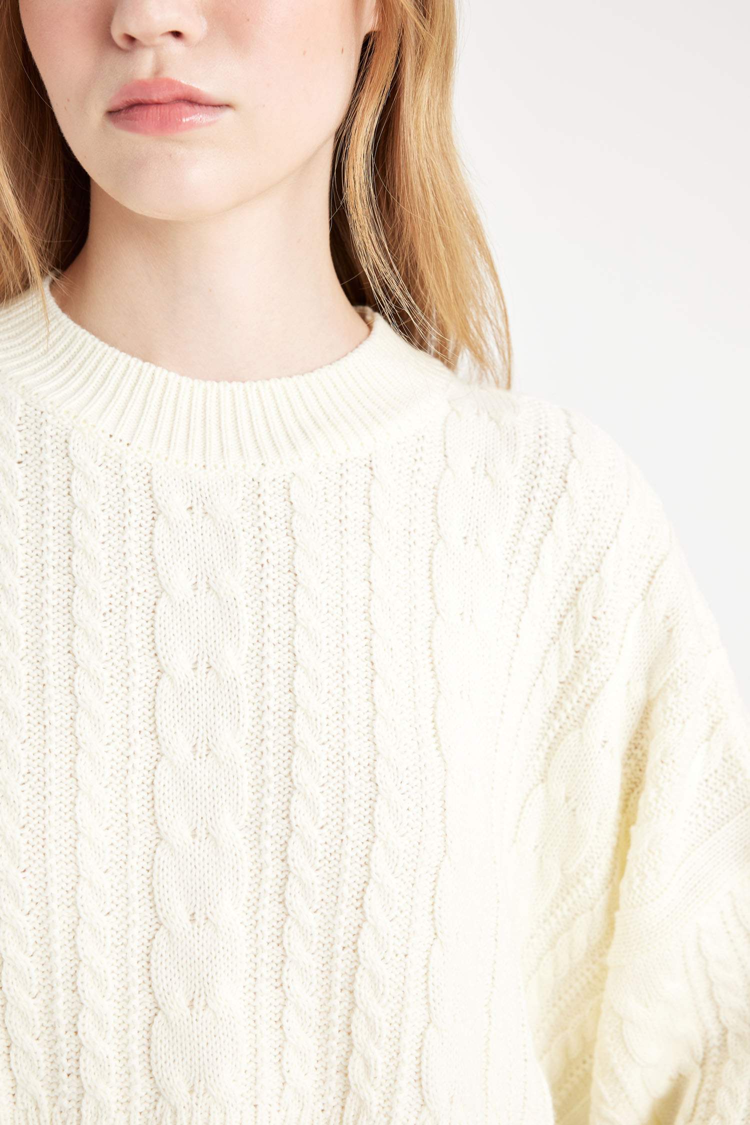 Coool Regular Fit Crop Bisiklet Yaka Saç Örgülü Triko Kazak