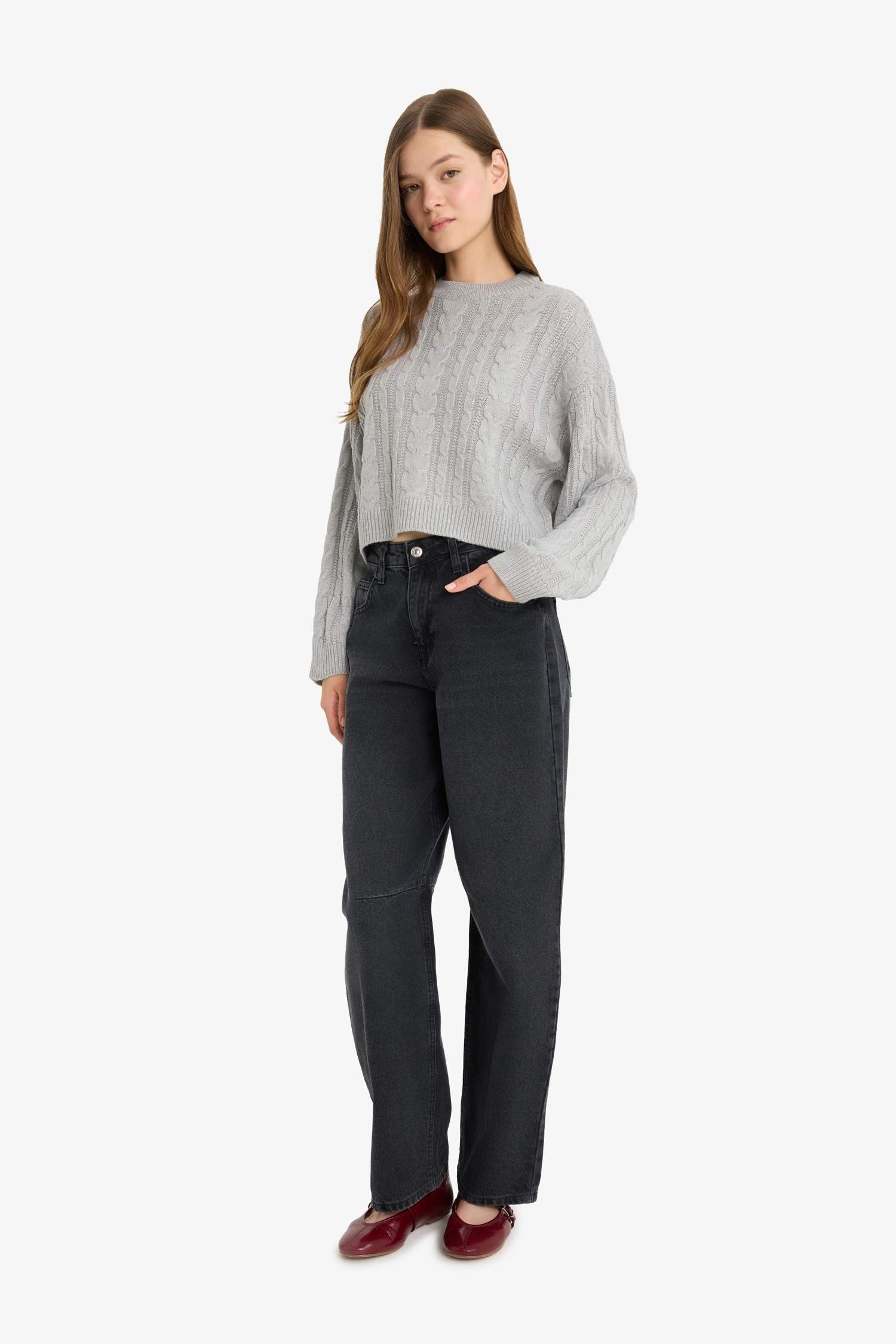 بلوفر تريكو قصة عادية برقبة مستديرة